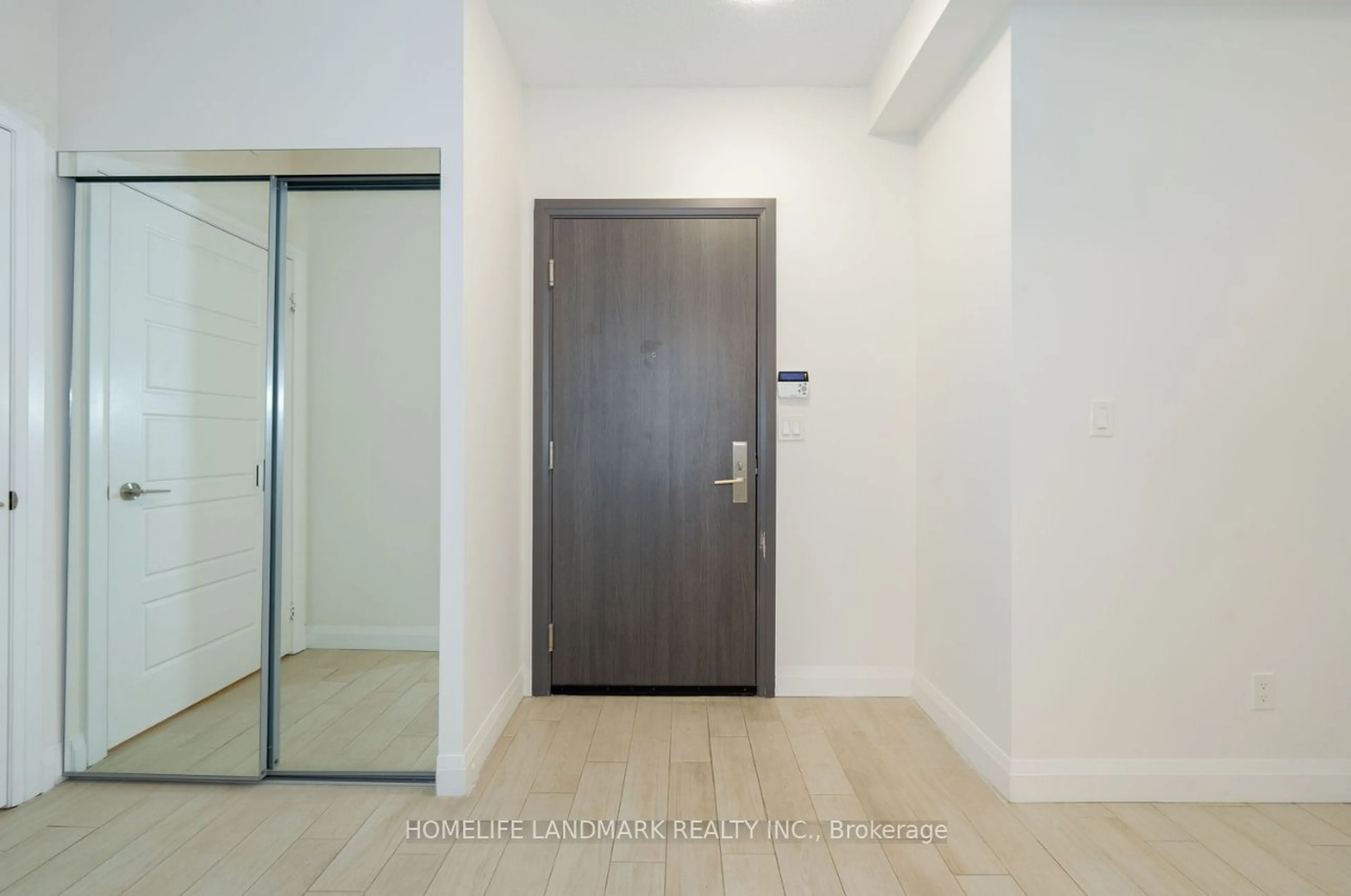 Indoor foyer for 15 Water Walk Dr #1909, Markham Ontario L6G 0G2