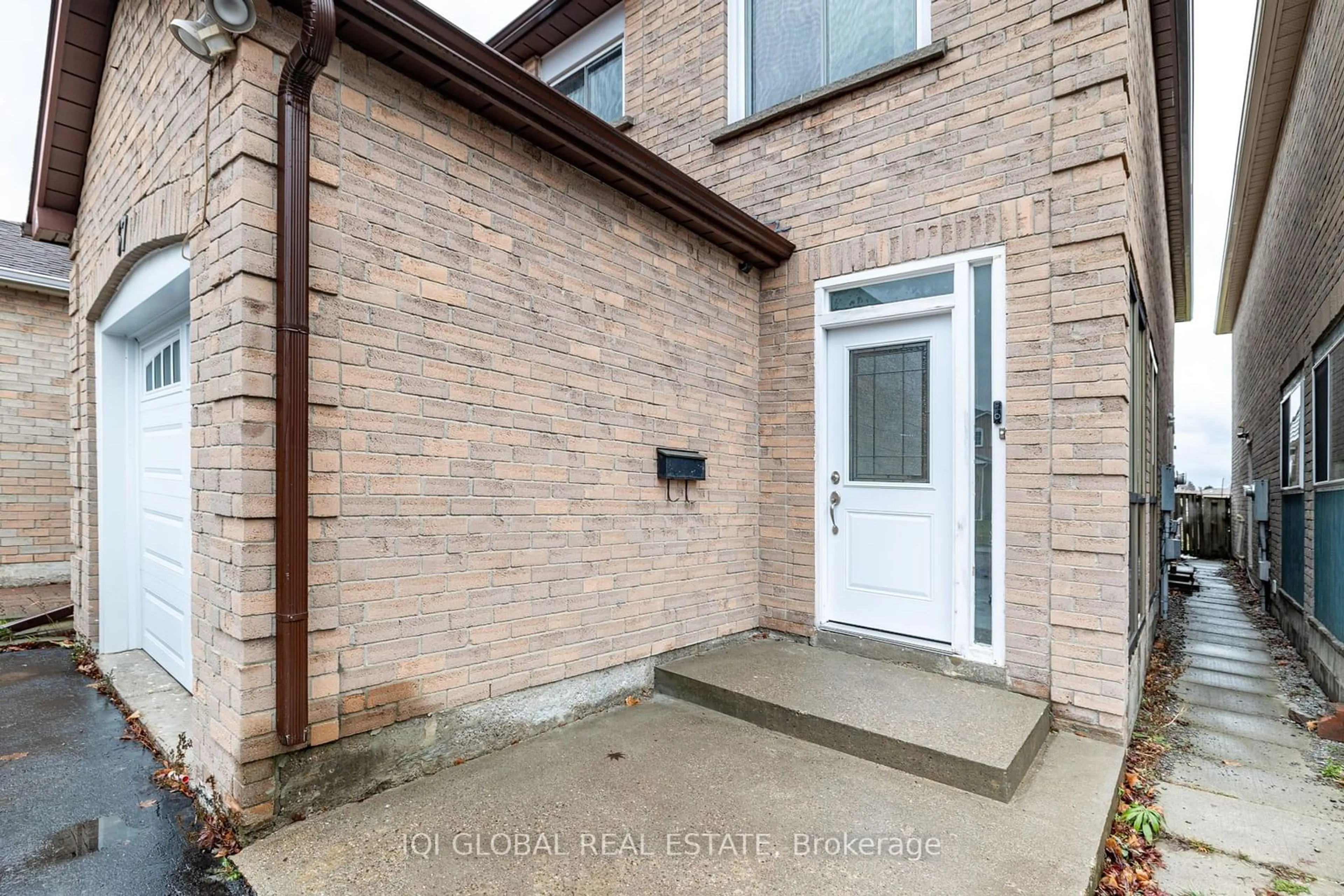 Unknown for 37 Digby Cres, Markham Ontario L3R 7G8