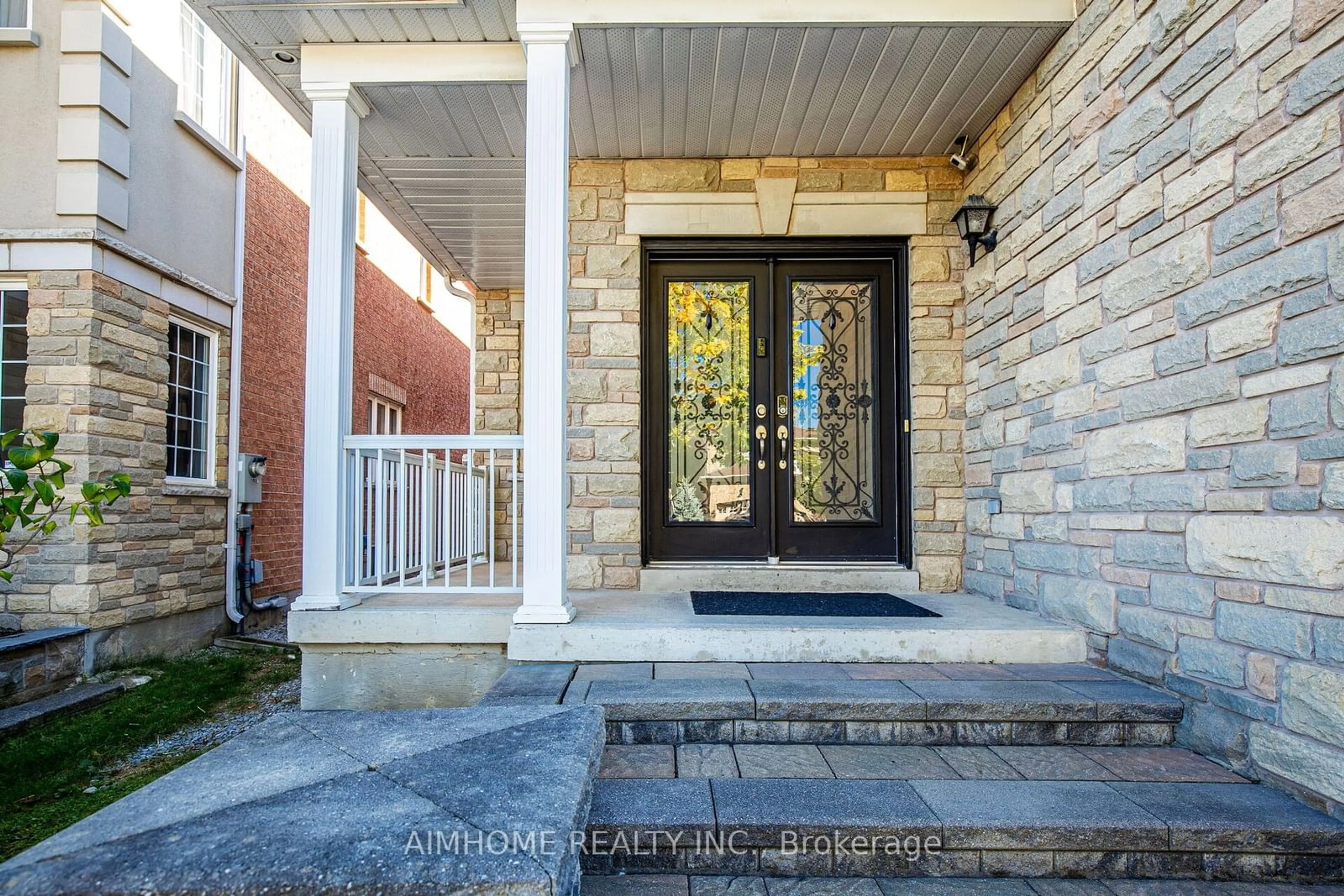 Indoor entryway for 147 Ner Israel Dr, Vaughan Ontario L4J 8Z7