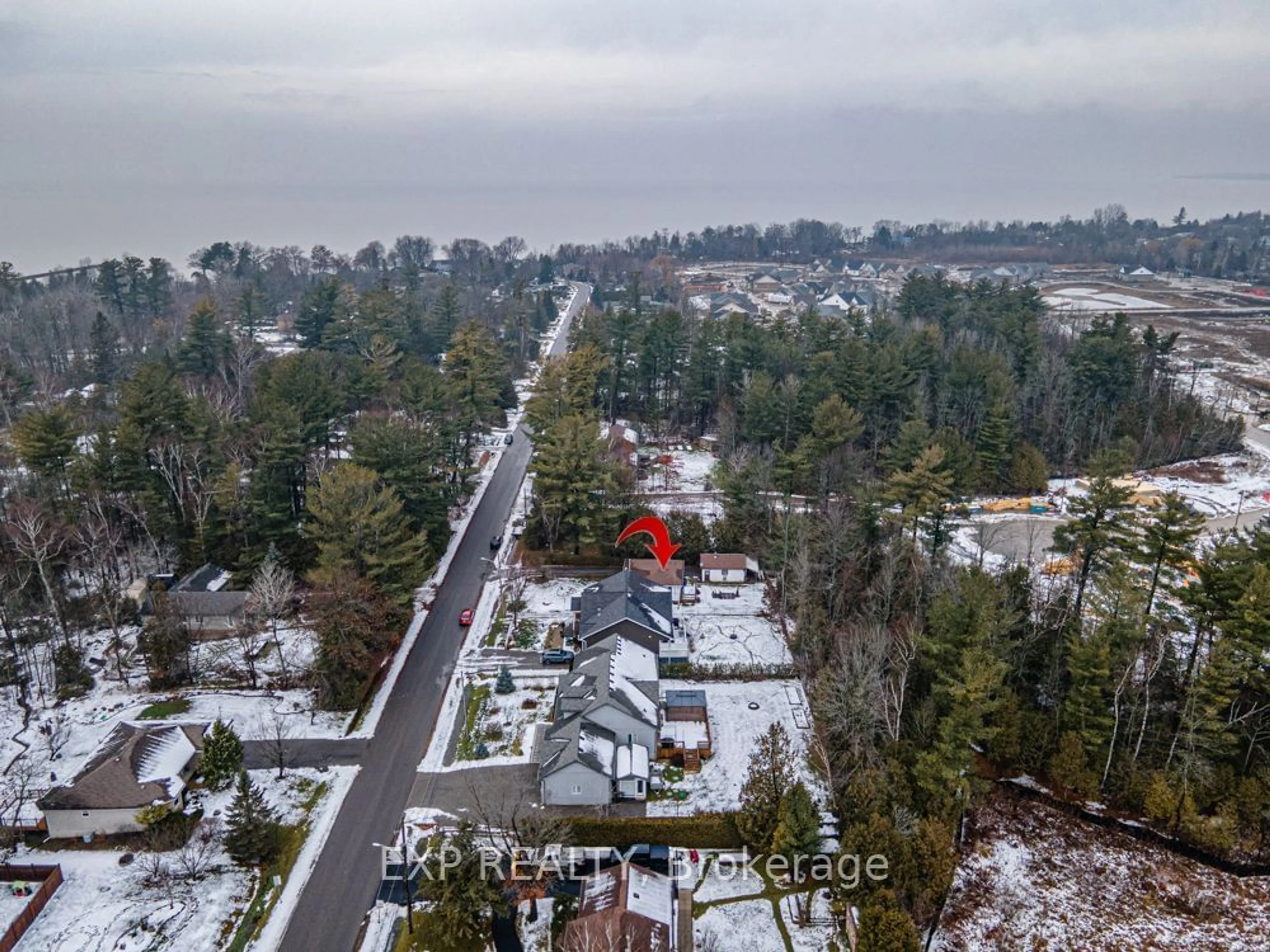 A pic from outside/outdoor area/front of a property/back of a property/a pic from drone, unknown for 67 Maple Ave, Georgina Ontario L0E 1R0