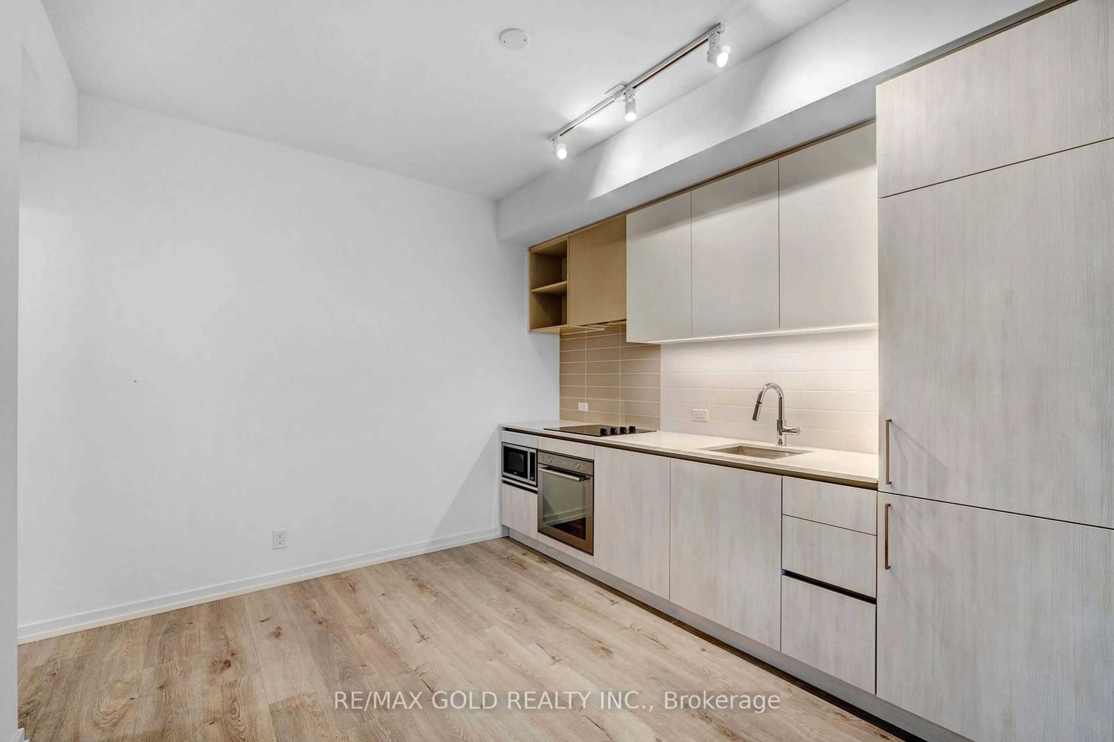 Standard kitchen, unknown for 7980 Jane St #1911, Vaughan Ontario L4K 0K9