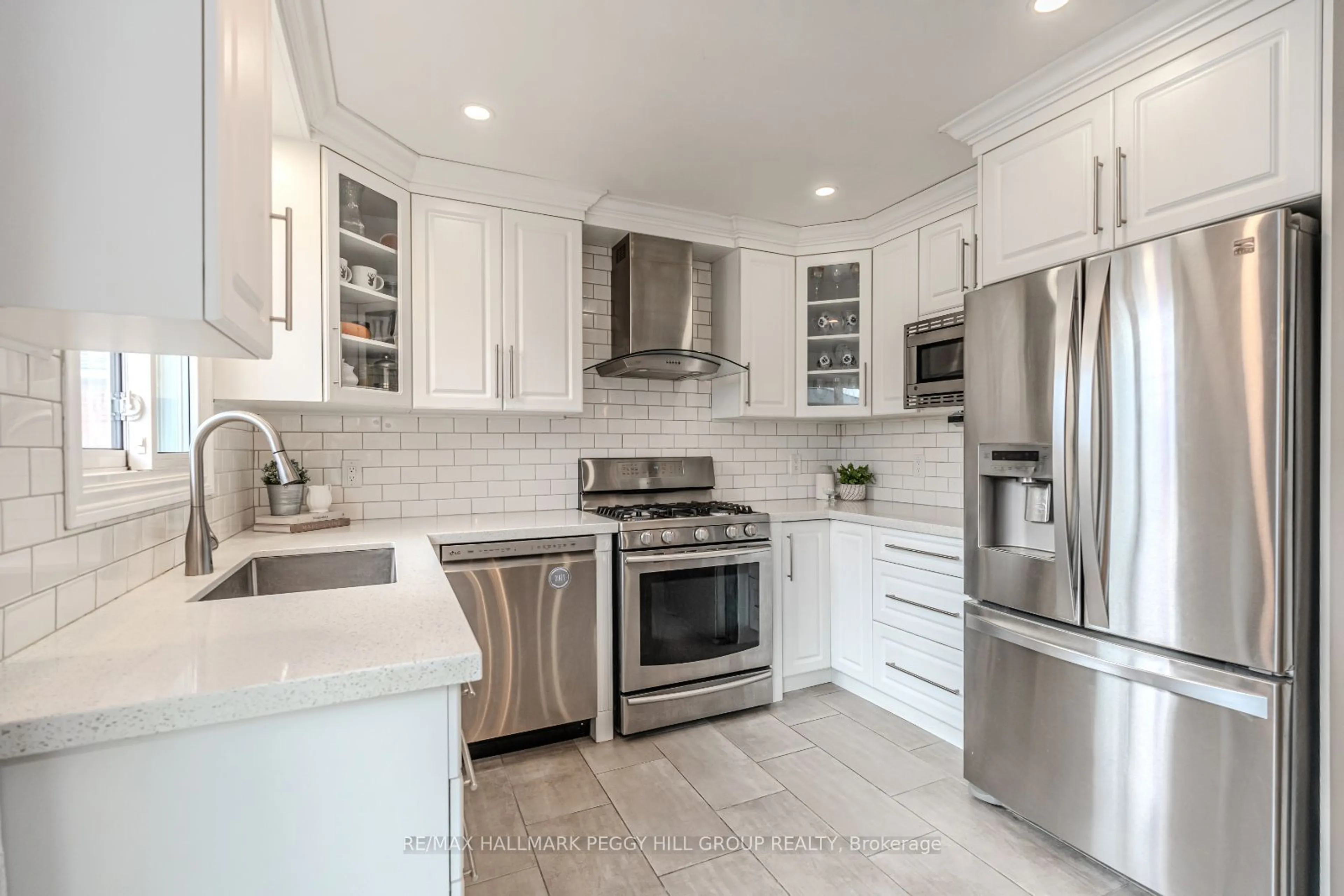 Contemporary kitchen, ceramic/tile floor for 851 9th Line, Innisfil Ontario L9S 3Y2