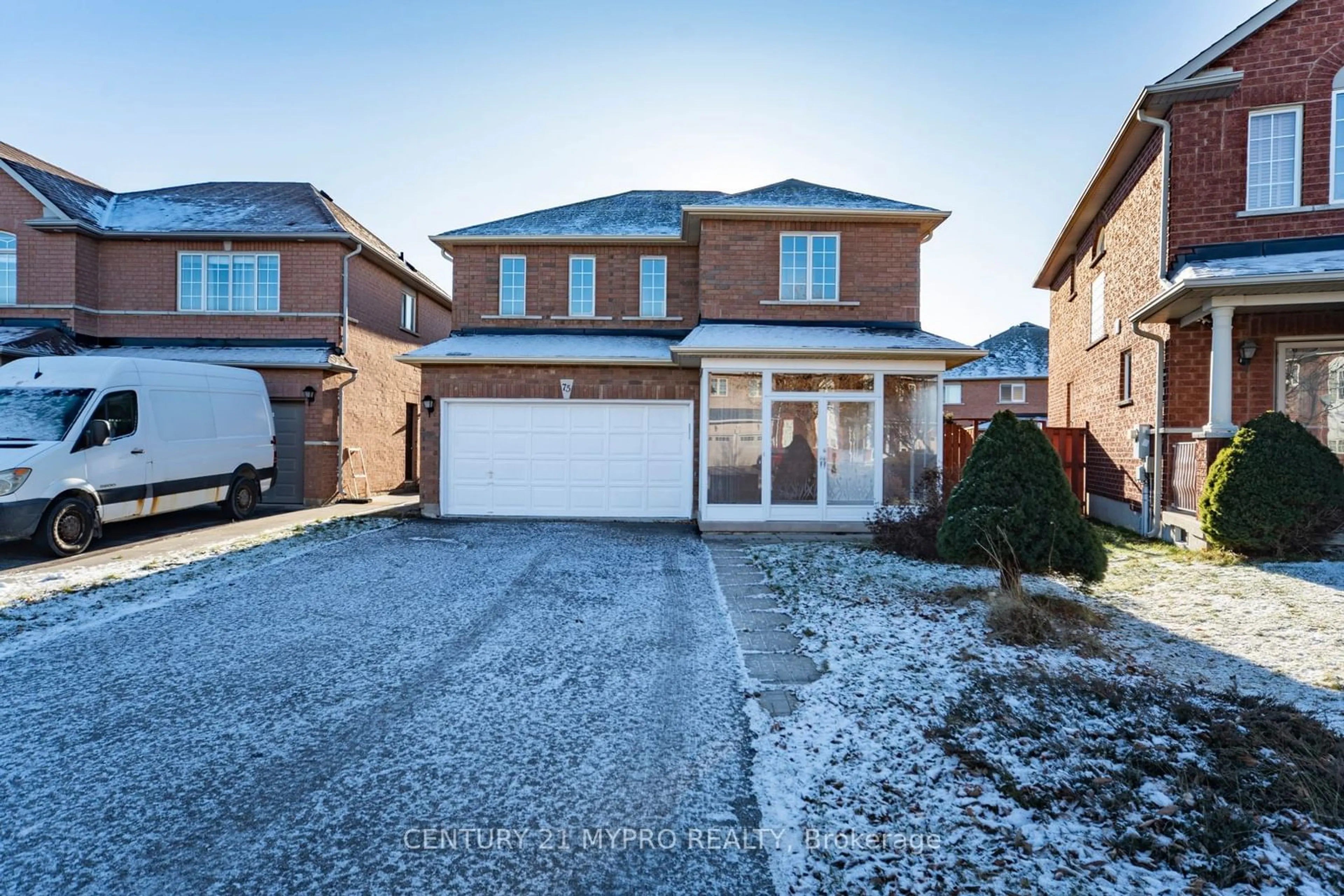 A pic from outside/outdoor area/front of a property/back of a property/a pic from drone, street for 75 Westchester Cres, Markham Ontario L6C 2X9