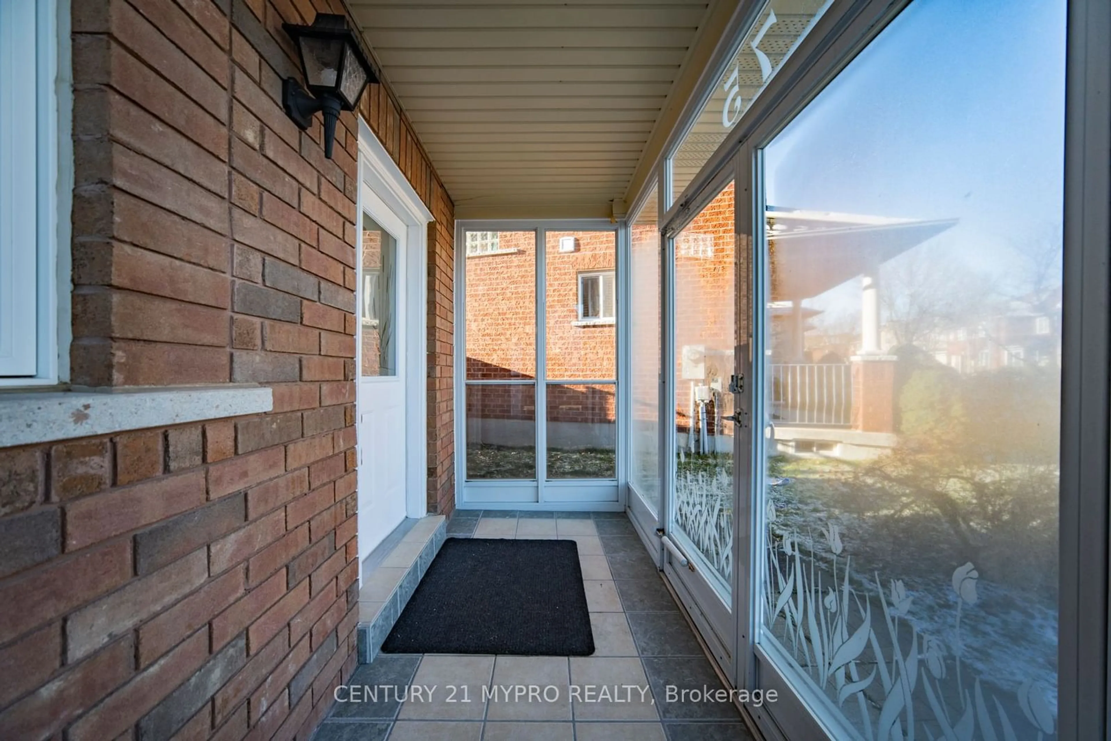 Indoor entryway for 75 Westchester Cres, Markham Ontario L6C 2X9