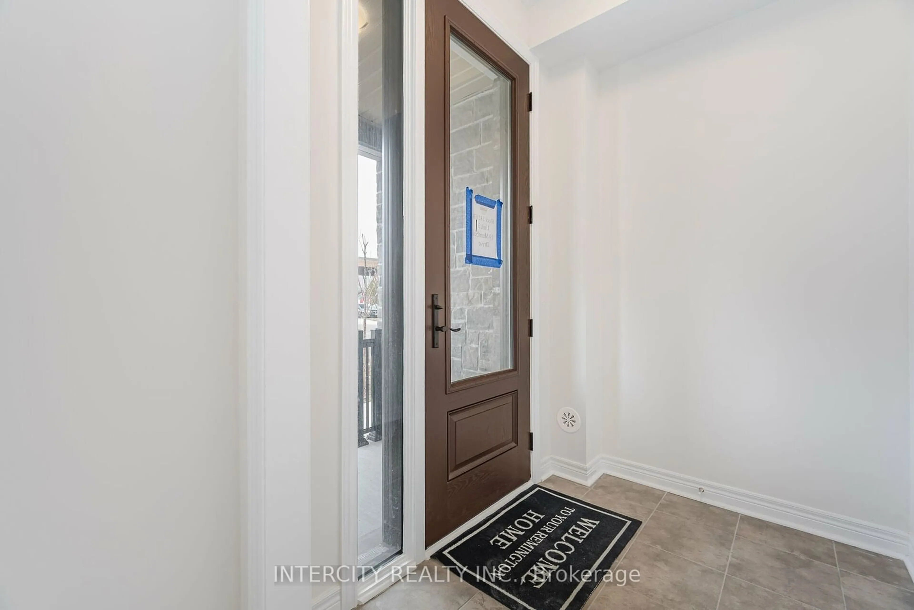 Indoor entryway for 19 Mumbai Dr, Markham Ontario L3S 3K5