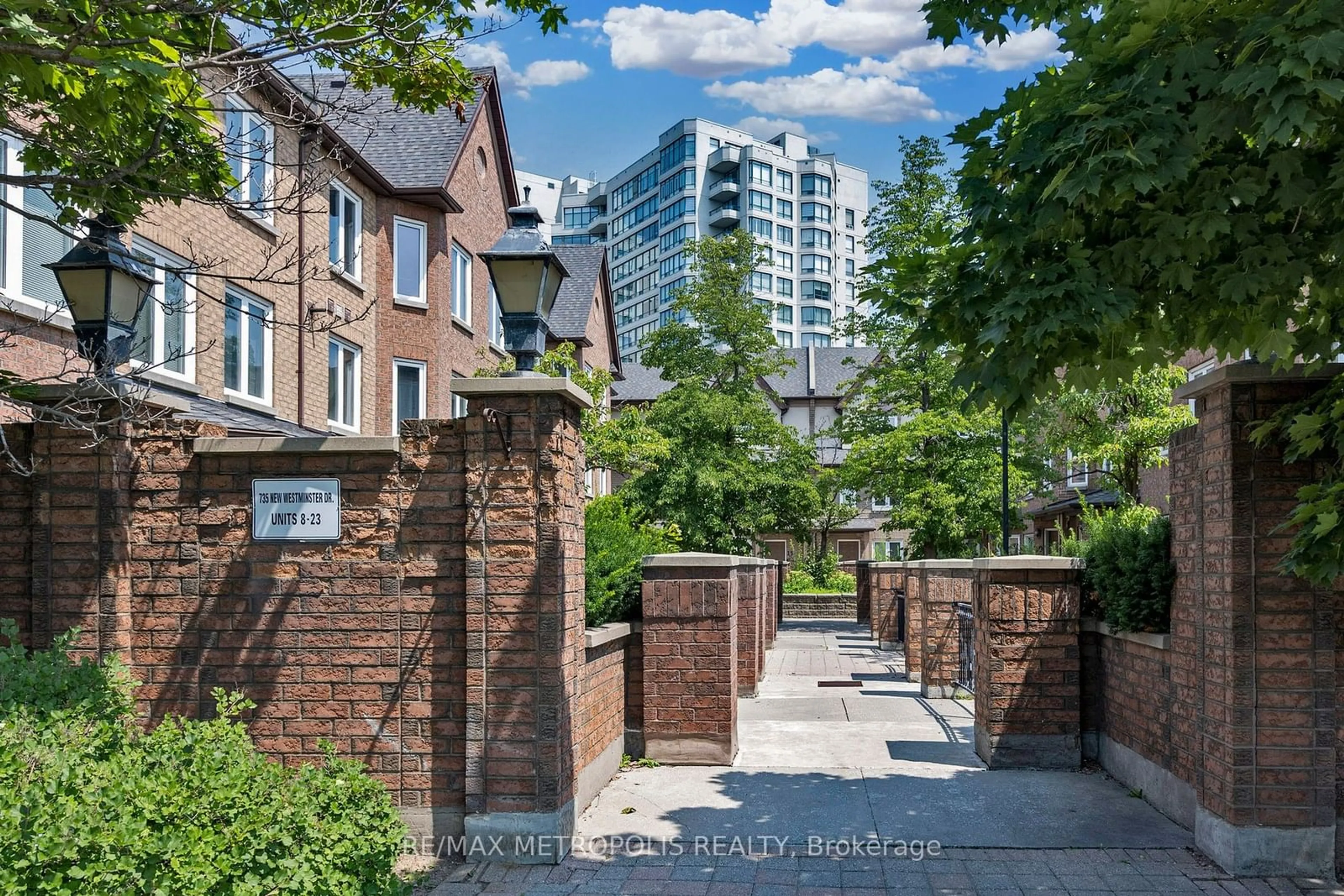 Patio, street for 735 New Westminster Dr #9, Vaughan Ontario L4J 7Y9