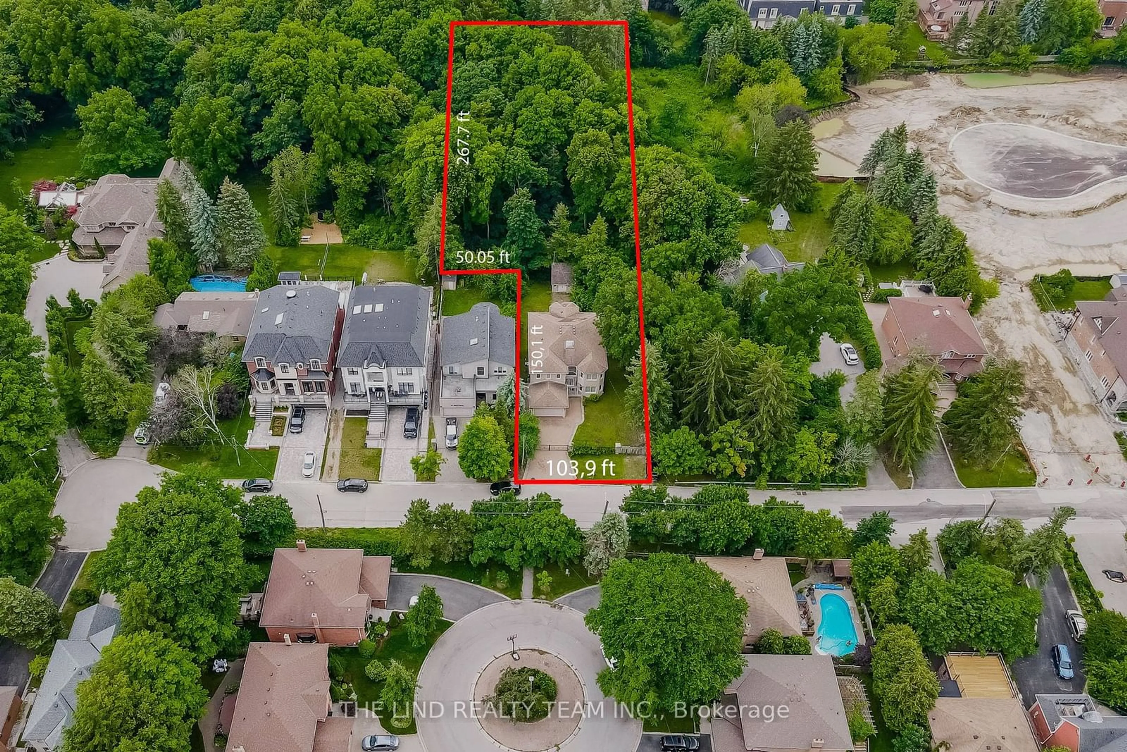 A pic from outside/outdoor area/front of a property/back of a property/a pic from drone, street for 99 Birch Ave, Richmond Hill Ontario L4C 6C5