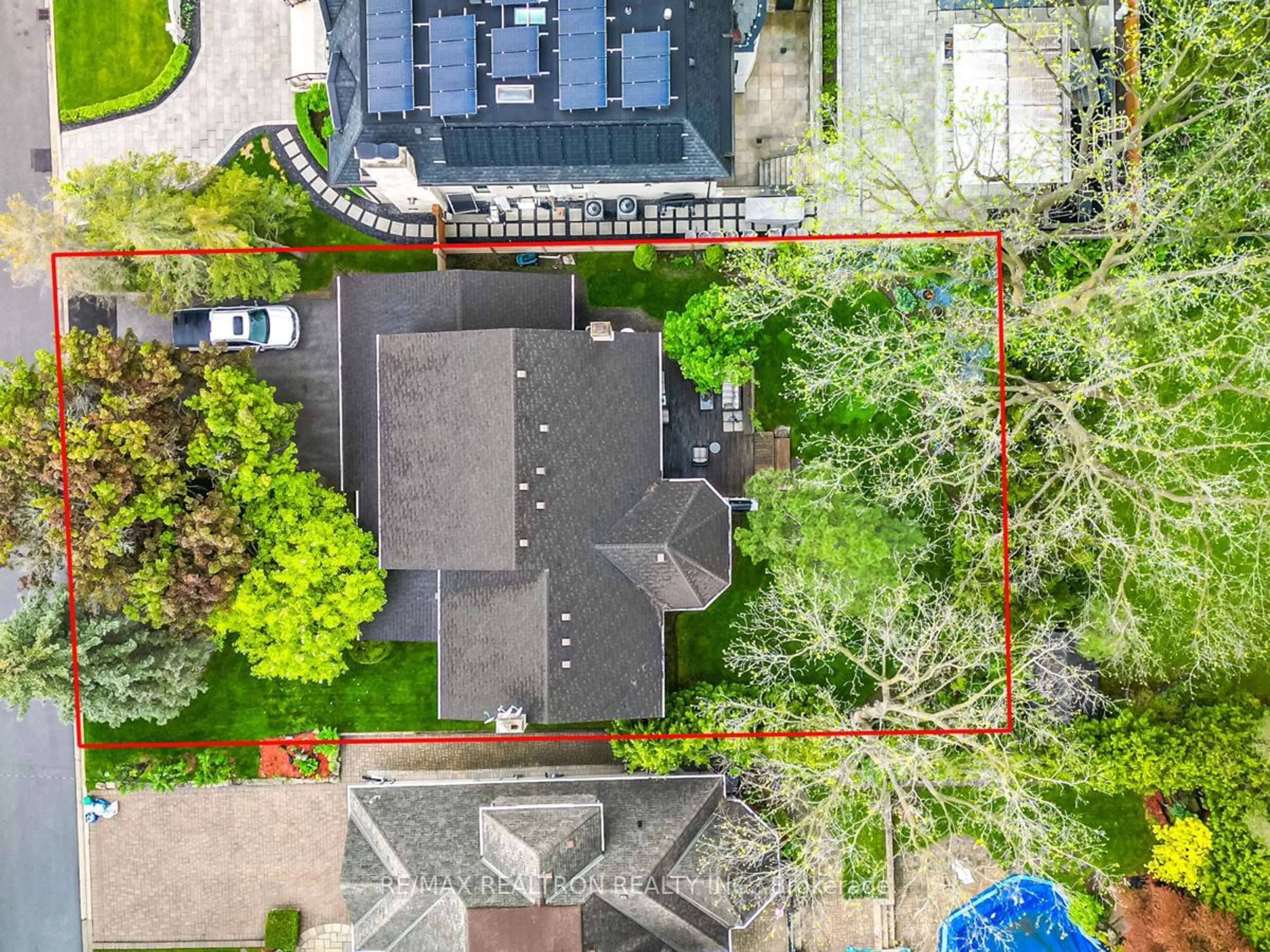 A pic from outside/outdoor area/front of a property/back of a property/a pic from drone, street for 16 Ida St, Markham Ontario L3T 1X5