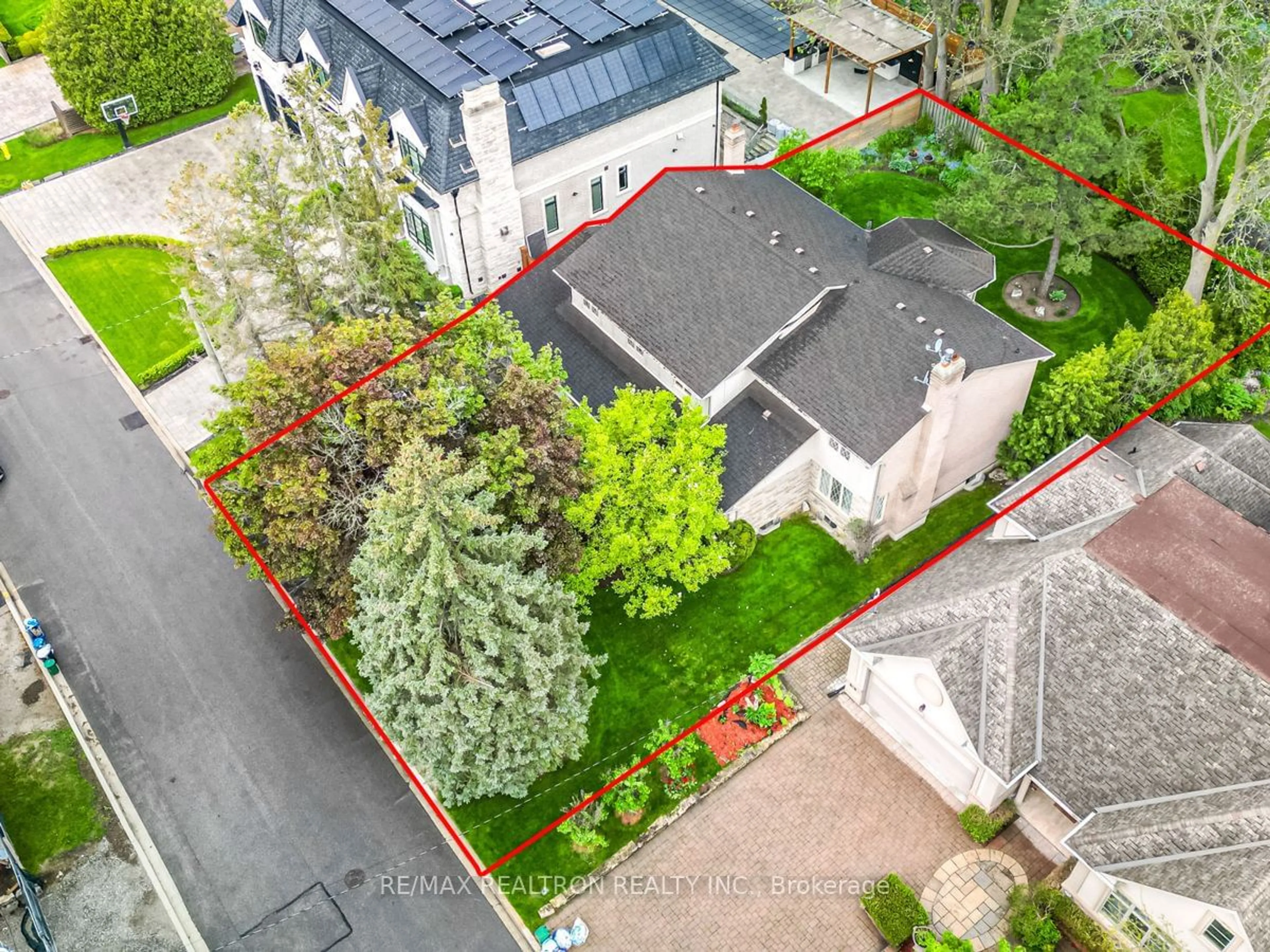 A pic from outside/outdoor area/front of a property/back of a property/a pic from drone, street for 16 Ida St, Markham Ontario L3T 1X5