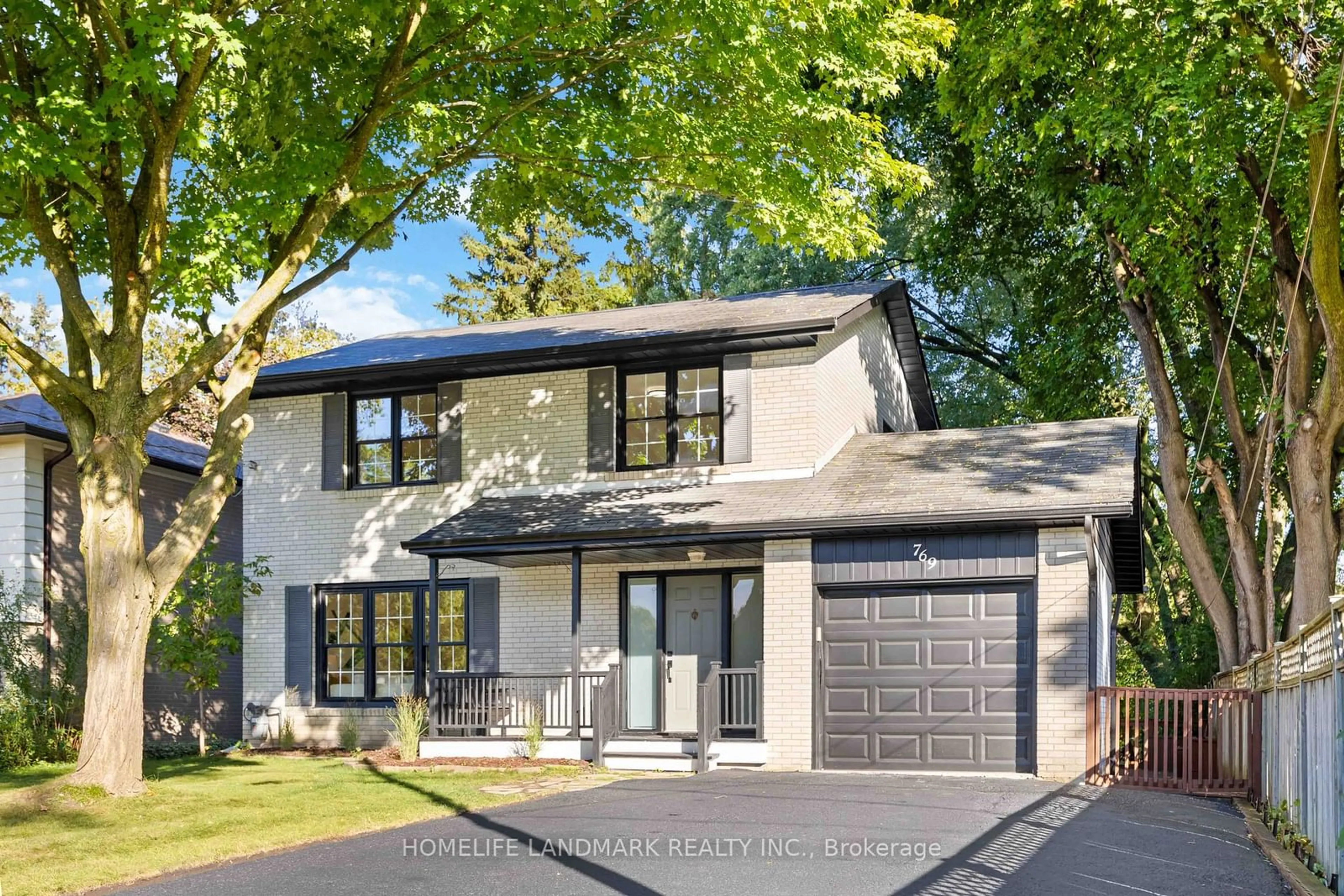 Home with vinyl exterior material, street for 769 Sutherland Ave, Newmarket Ontario L3Y 1E9