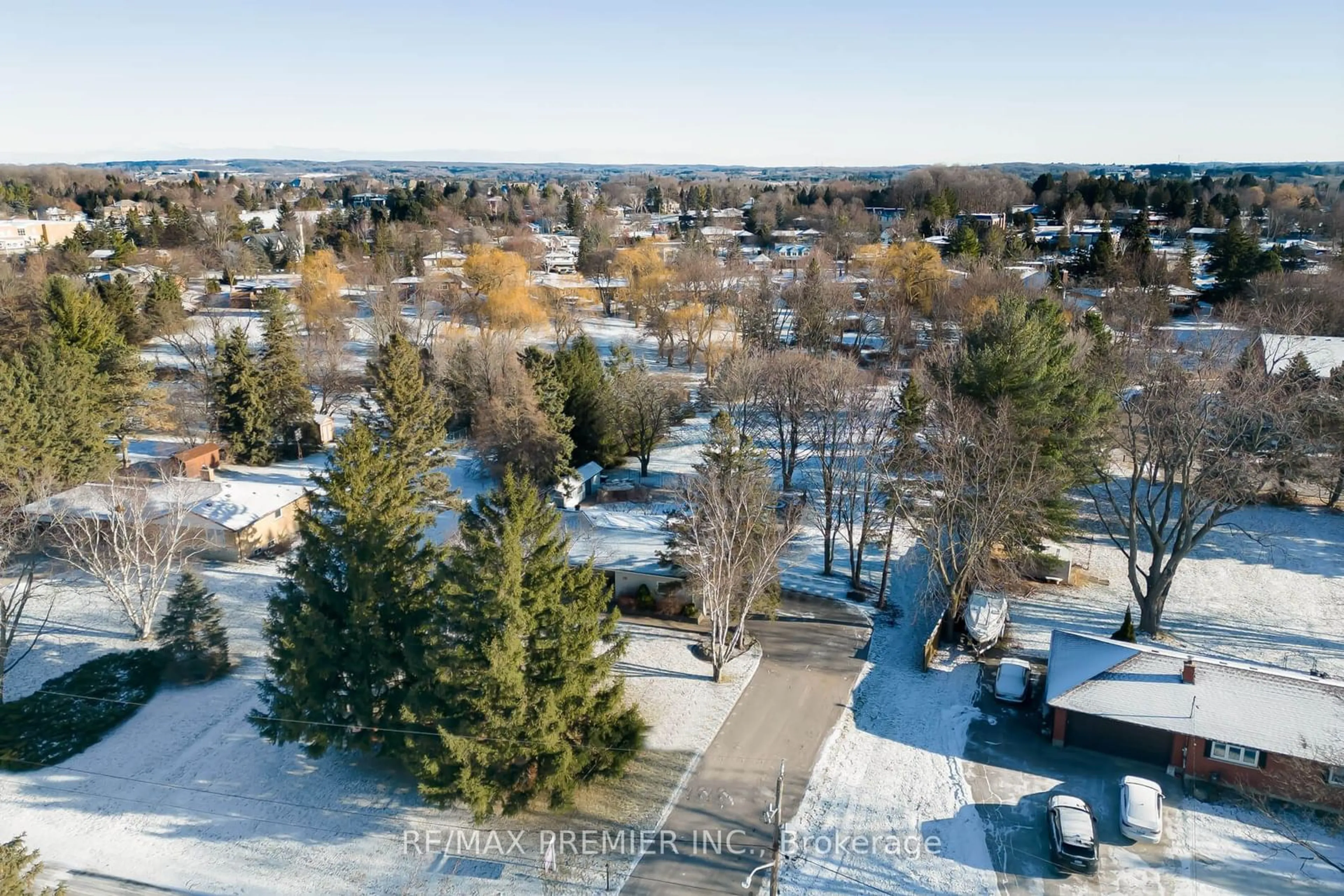 A pic from outside/outdoor area/front of a property/back of a property/a pic from drone, unknown for 17 Wellar Ave, King Ontario L0G 1N0