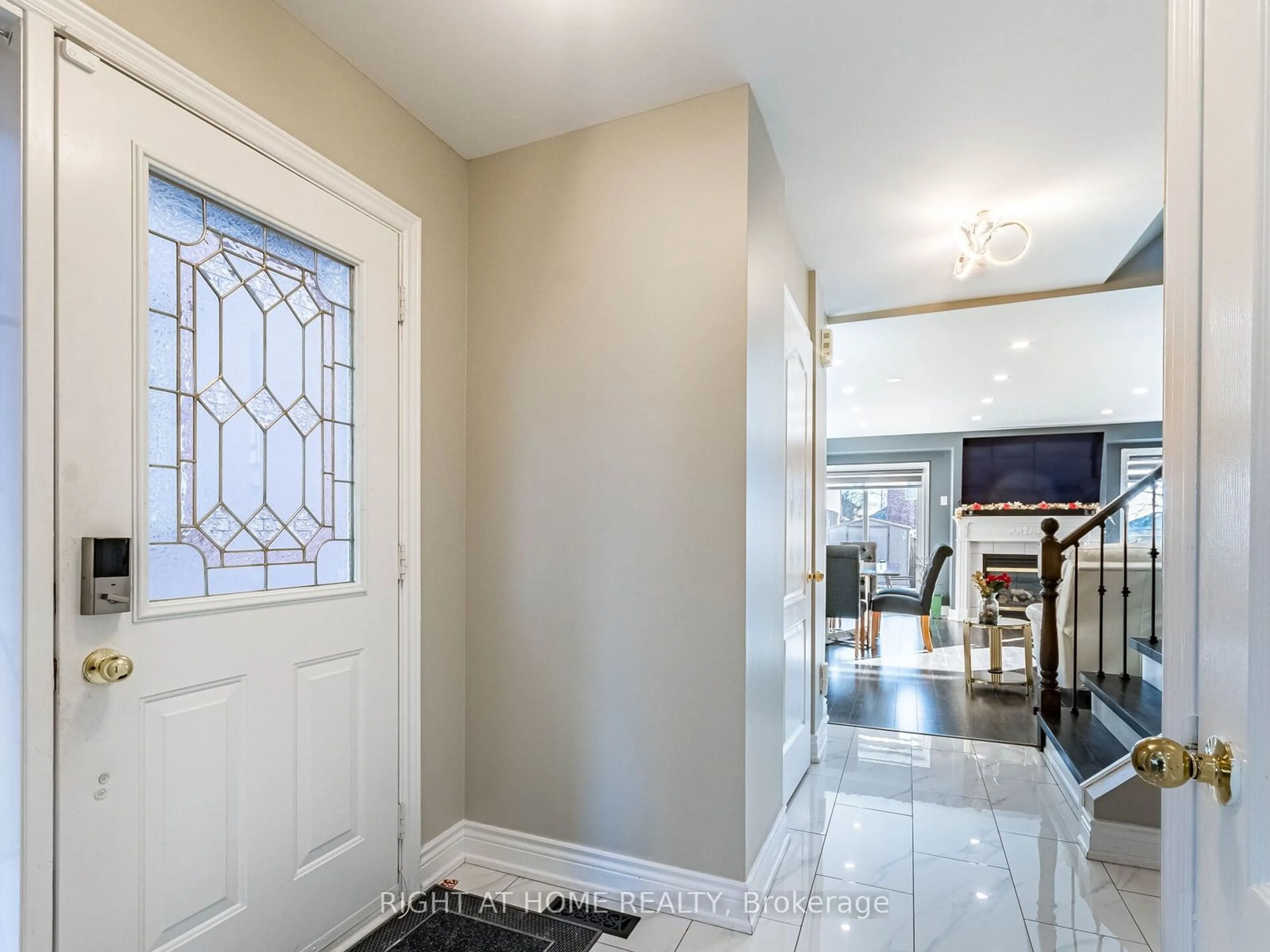 Indoor entryway for 11 ALANNO Way, Vaughan Ontario L4H 1P8