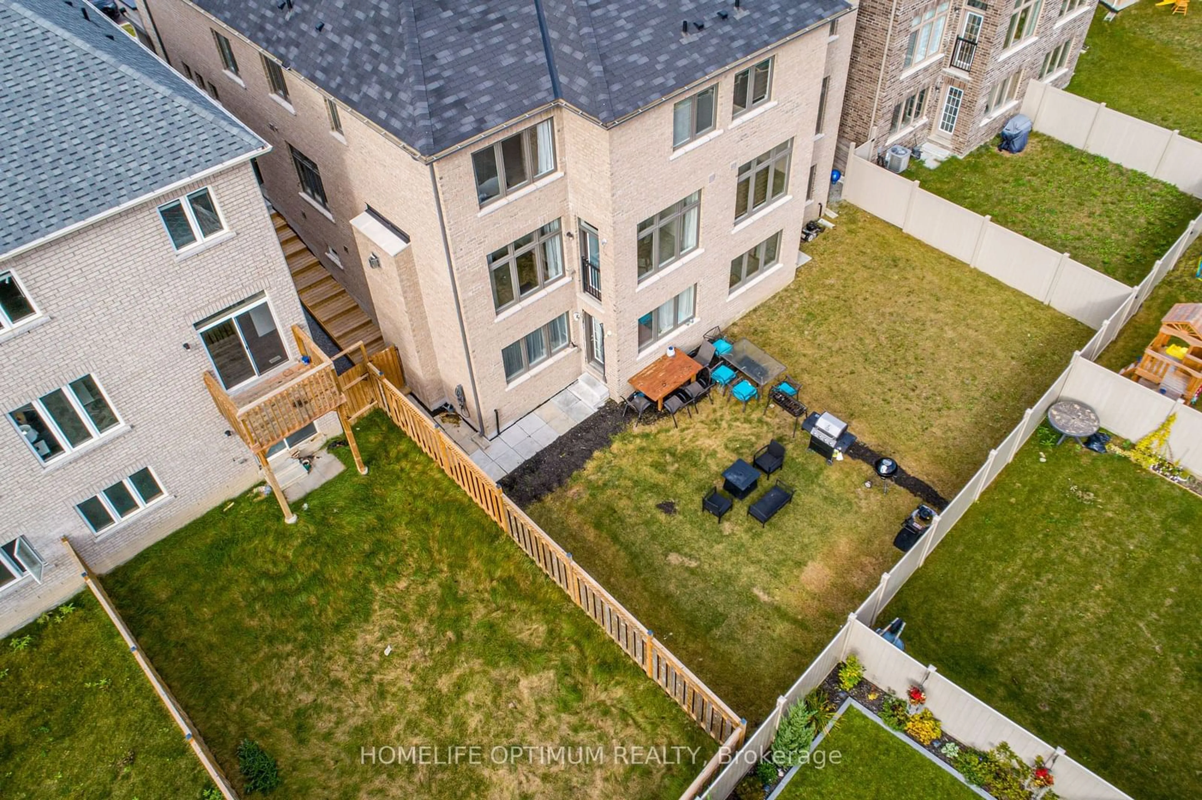 A pic from outside/outdoor area/front of a property/back of a property/a pic from drone, unknown for 24 Richard Boyd Dr, East Gwillimbury Ontario L9N 0S6