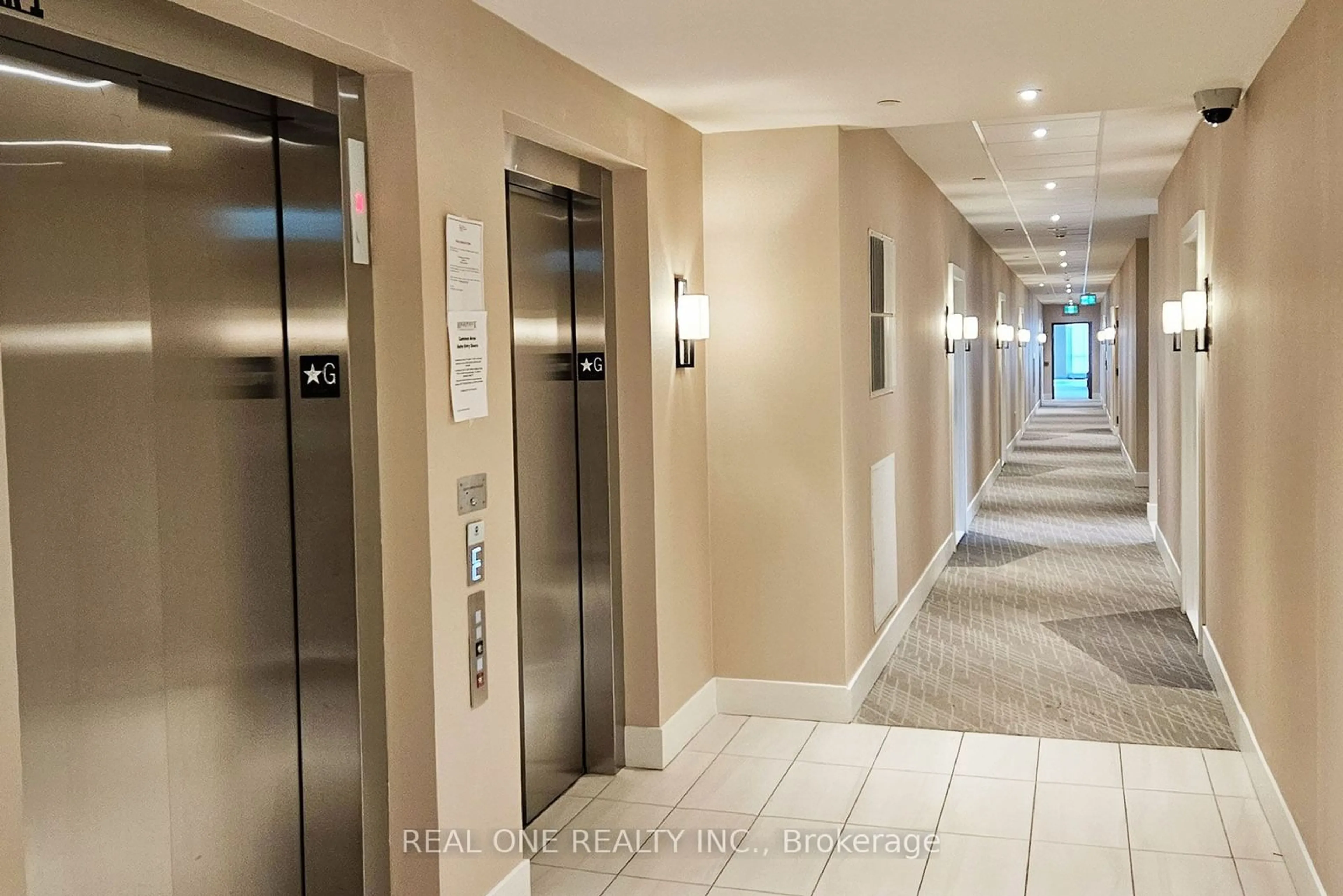 Indoor foyer for 415 Sea Ray Ave #405, Innisfil Ontario L9S 0R5