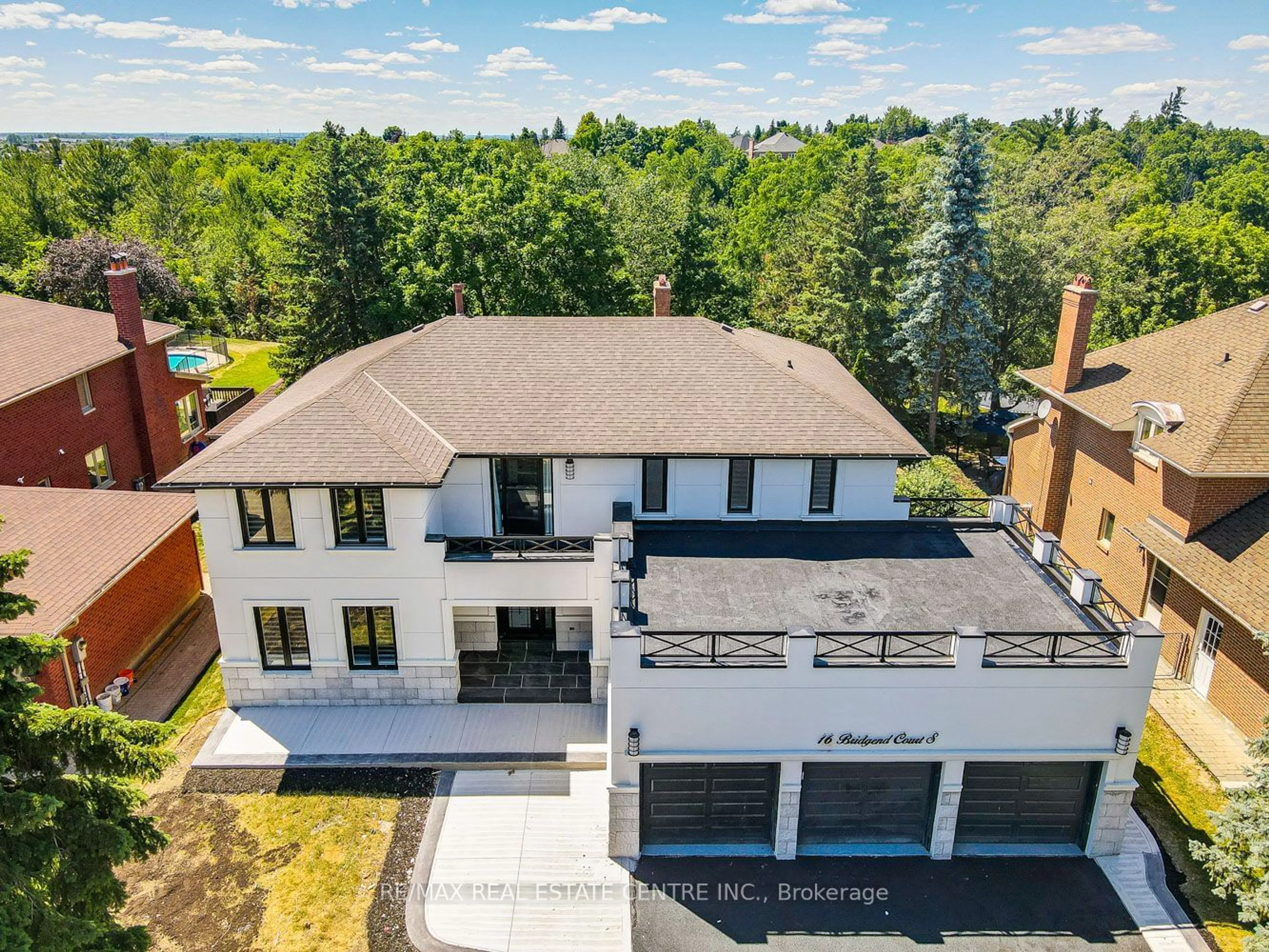 A pic from outside/outdoor area/front of a property/back of a property/a pic from drone, unknown for 16 Bridgend Crt, Vaughan Ontario L4L 3L3