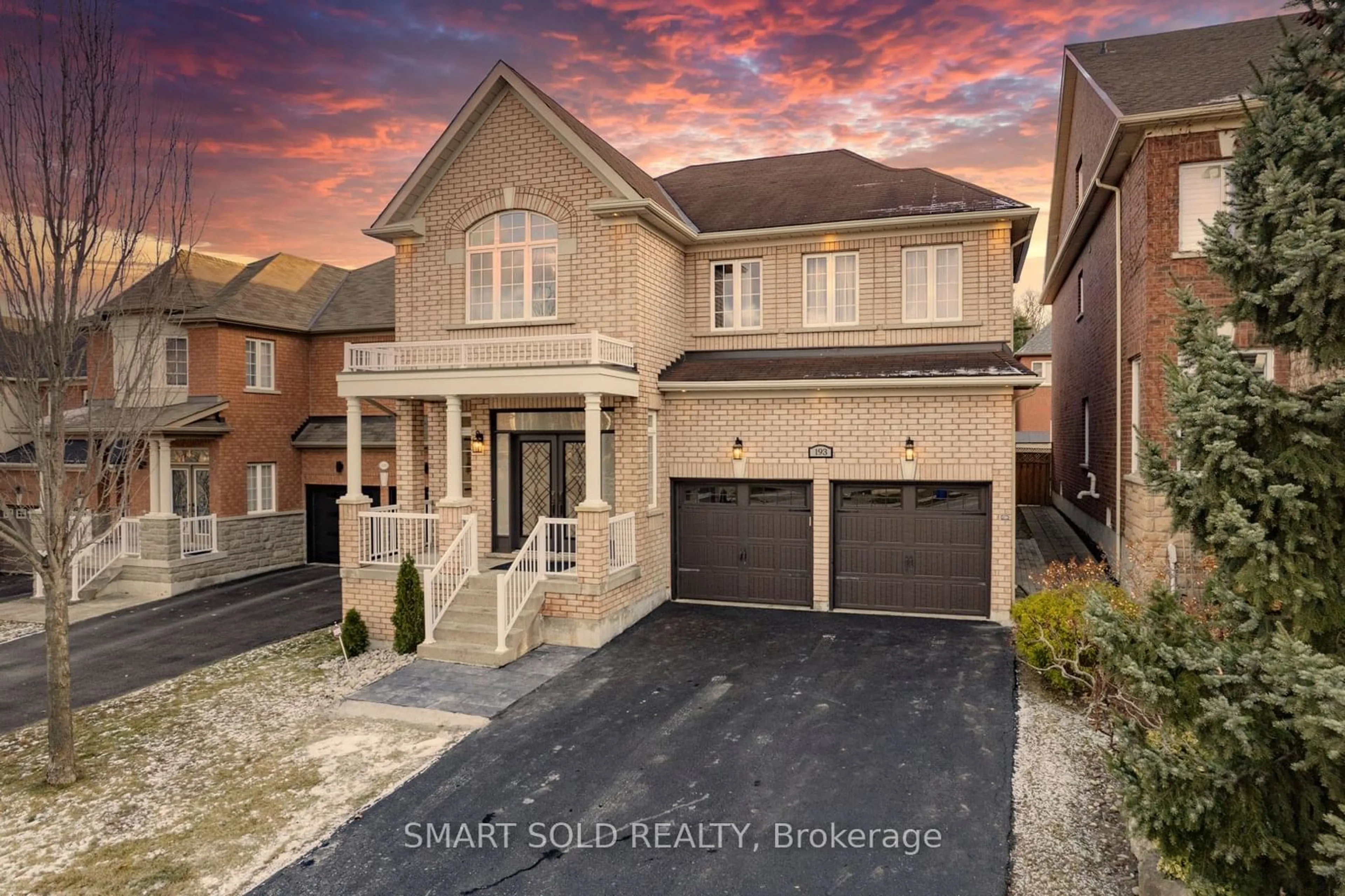 A pic from outside/outdoor area/front of a property/back of a property/a pic from drone, street for 193 Autumn Hill Blvd, Vaughan Ontario L4J 8Y6