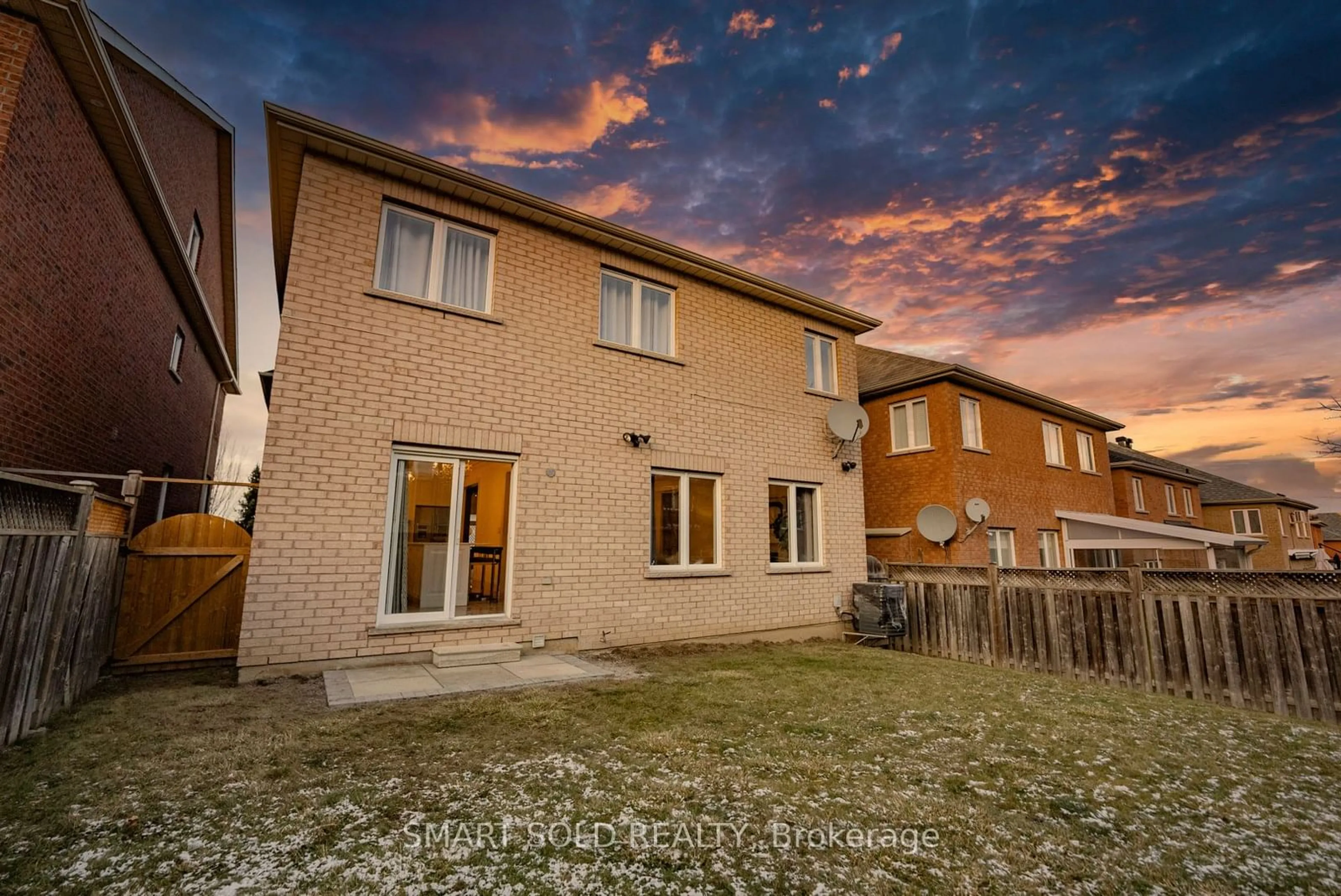 A pic from outside/outdoor area/front of a property/back of a property/a pic from drone, unknown for 193 Autumn Hill Blvd, Vaughan Ontario L4J 8Y6