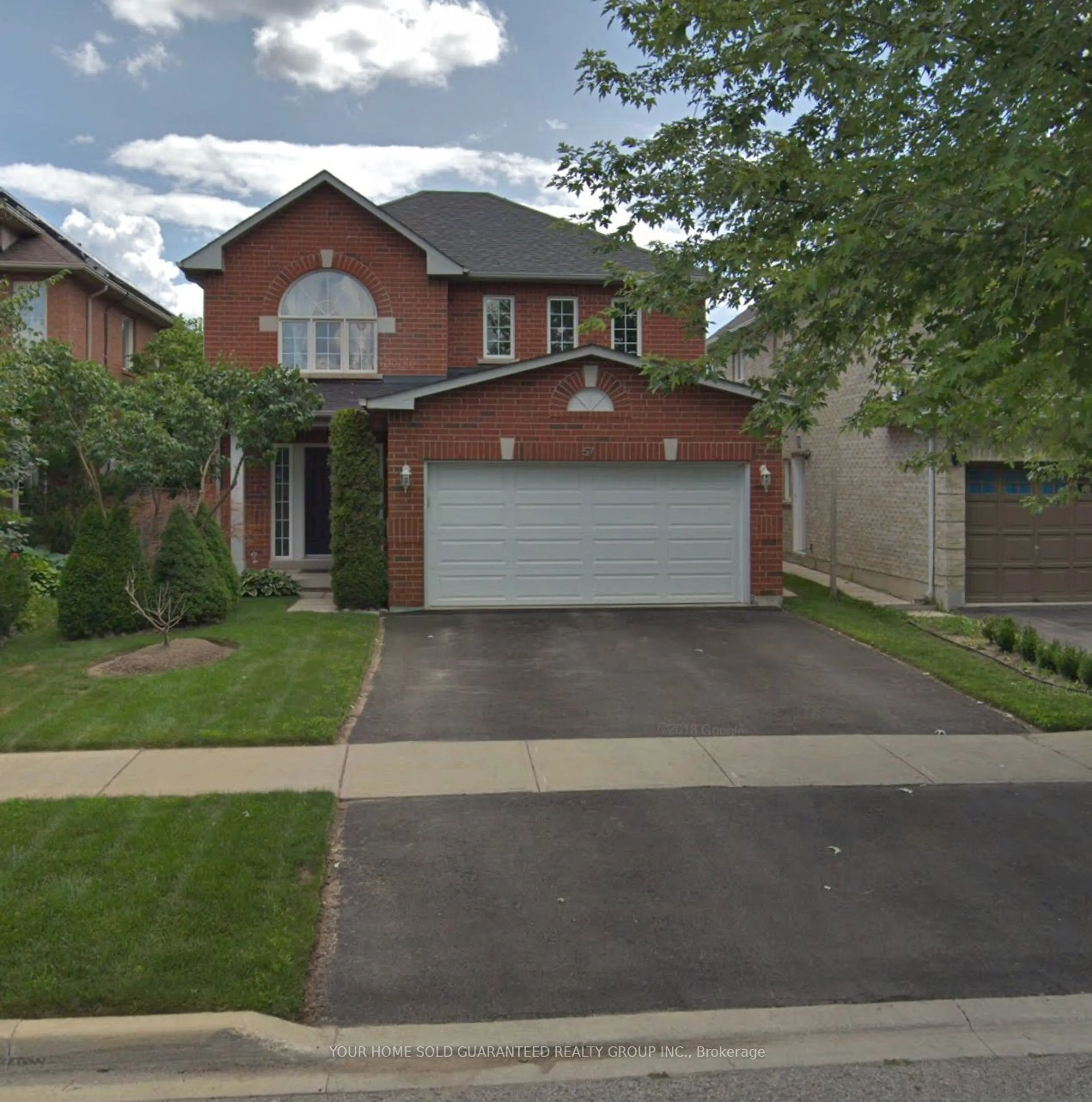 A pic from outside/outdoor area/front of a property/back of a property/a pic from drone, street for 57 Falling River Dr, Richmond Hill Ontario L4S 2R2