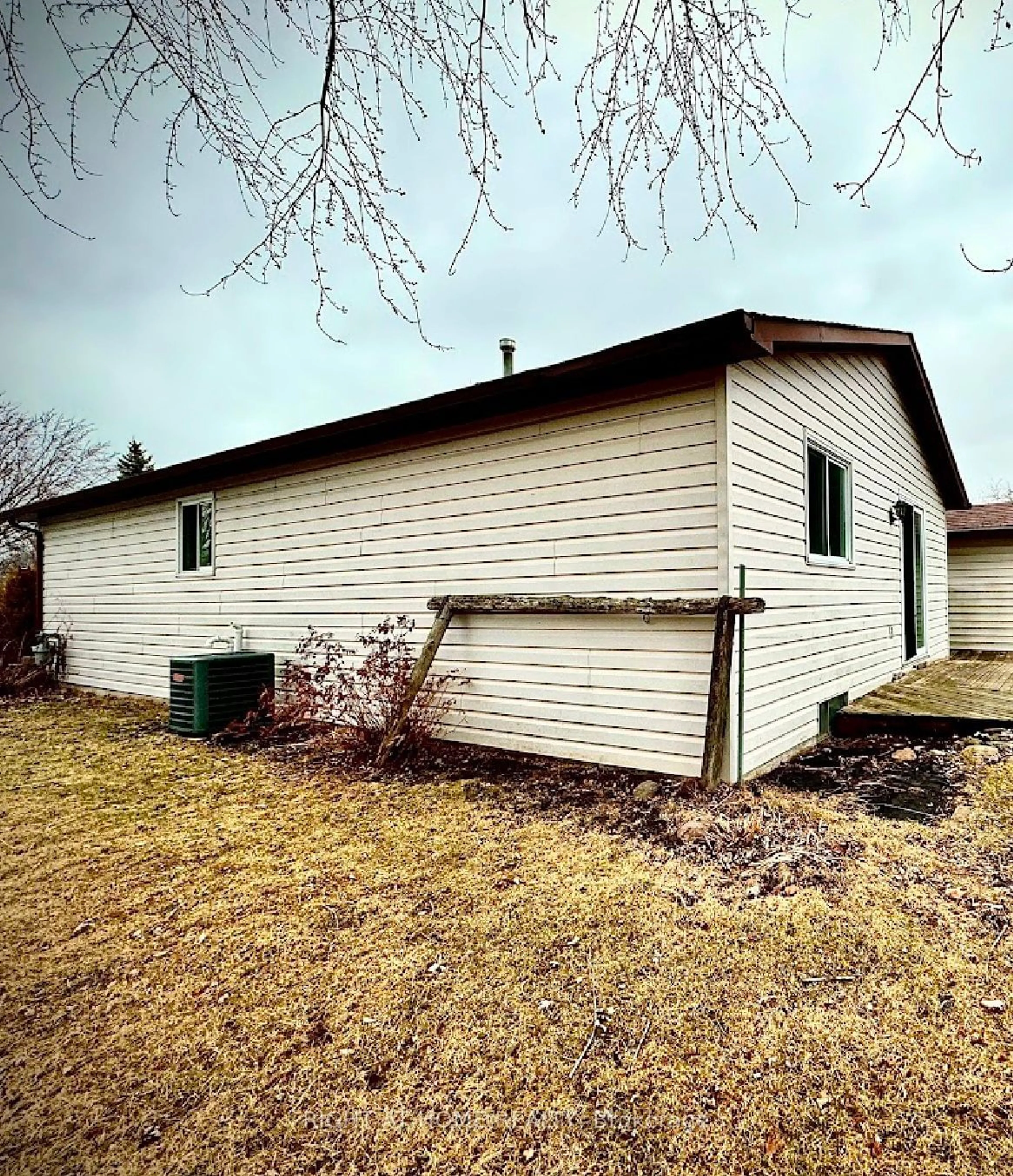 Shed for 49 ROYAL OAK Dr, Innisfil Ontario L0L 1L0