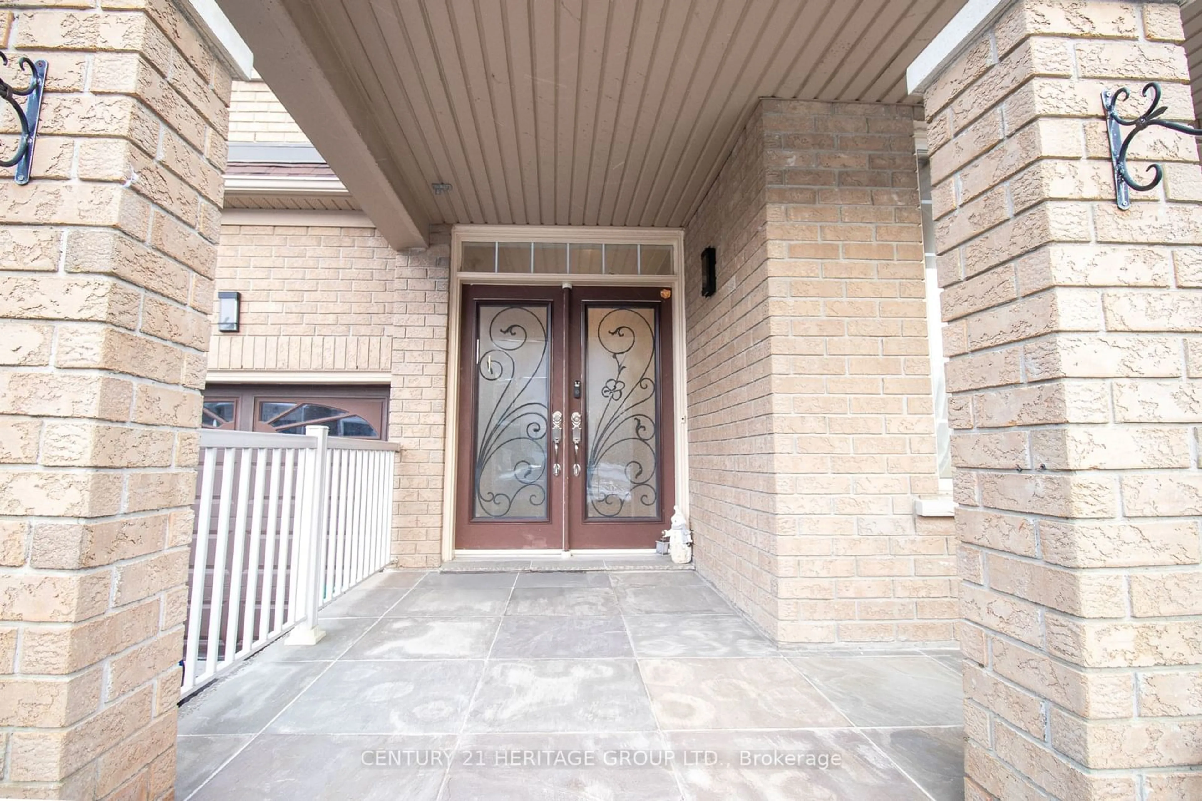 Indoor entryway for 23 Kingshill Rd, Richmond Hill Ontario L4E 4B1