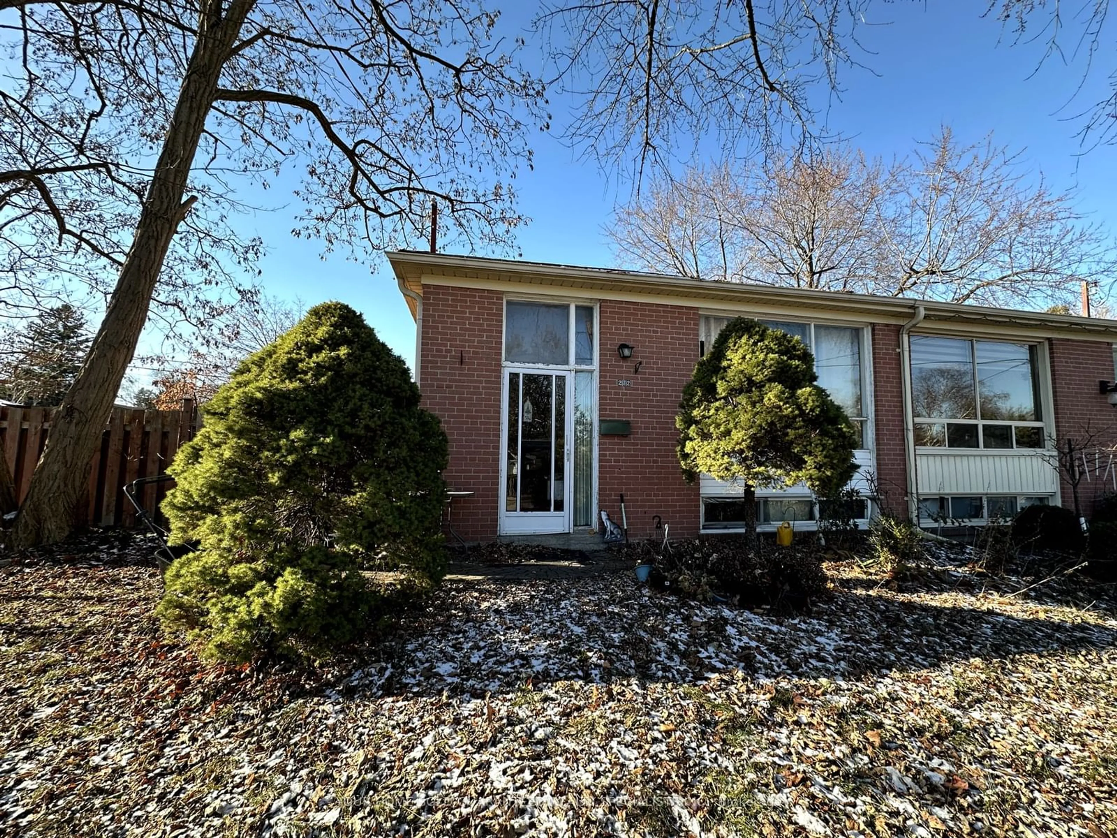 Home with brick exterior material, street for 272 Browndale Cres, Richmond Hill Ontario L4C 3J2