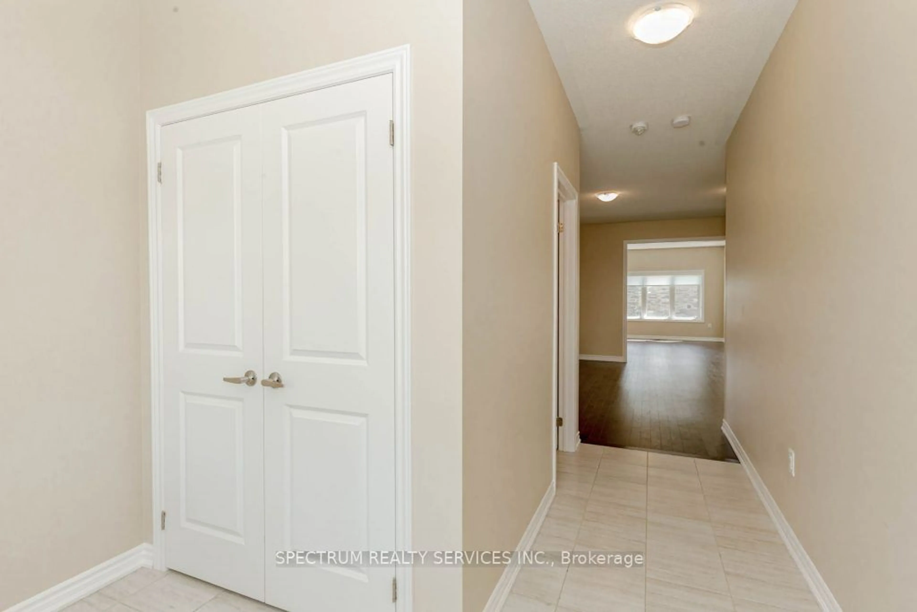 Indoor entryway for 1378 Broderick St, Innisfil Ontario L9S 0P5