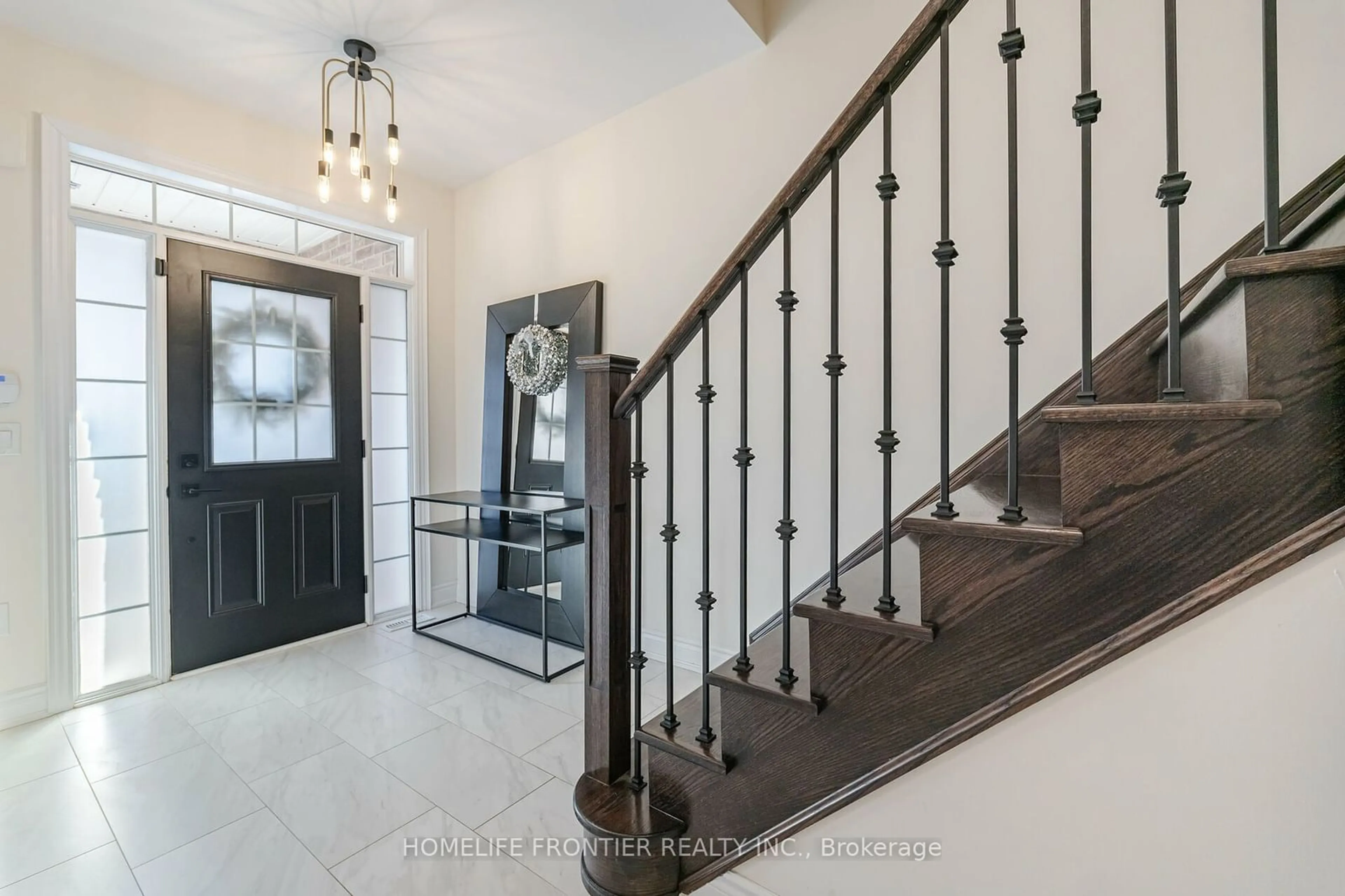 Indoor foyer for 8 Ruffle Lane, Richmond Hill Ontario L4E 0W3