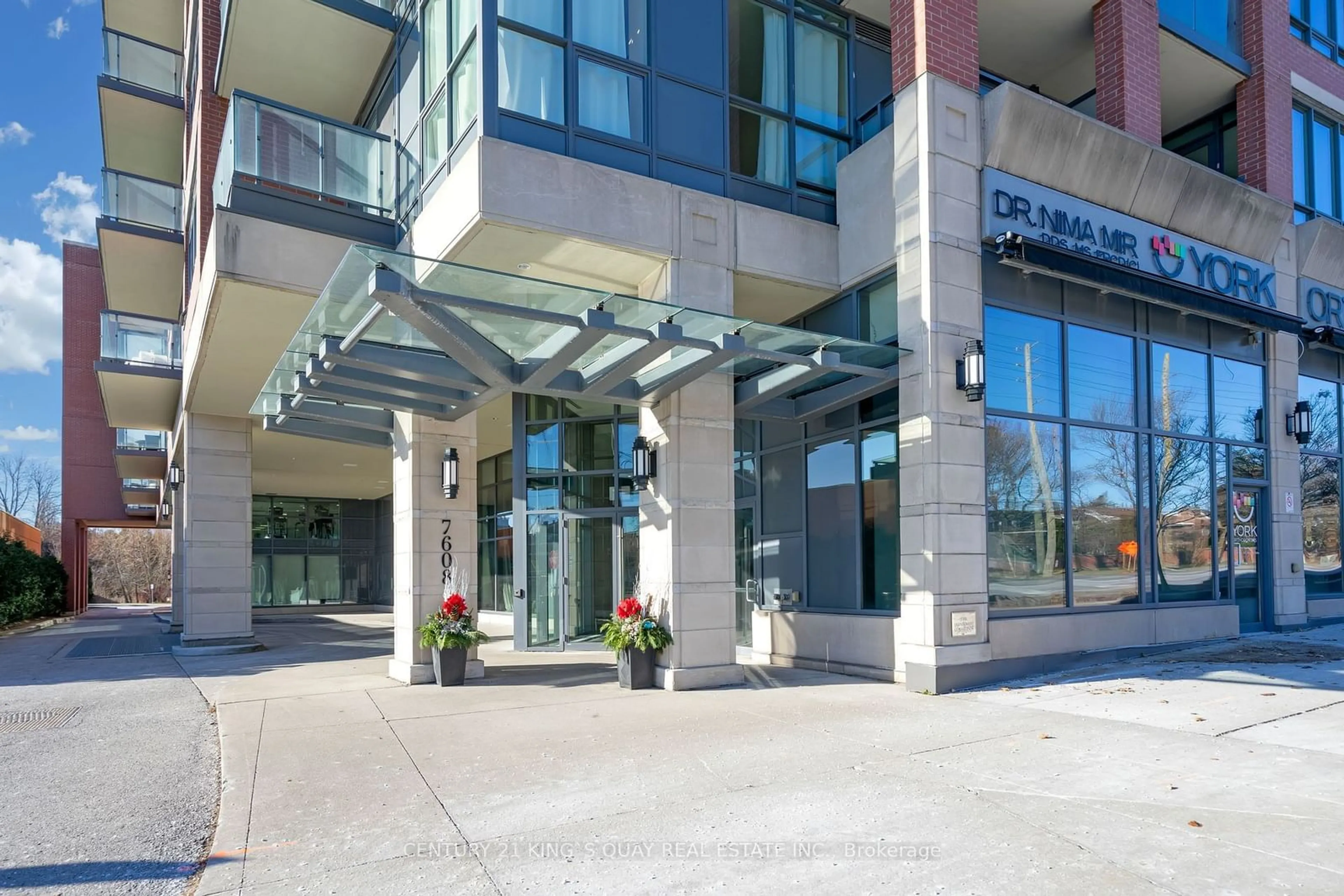 Indoor foyer for 7608 Yonge St #438, Vaughan Ontario L4J 1V9