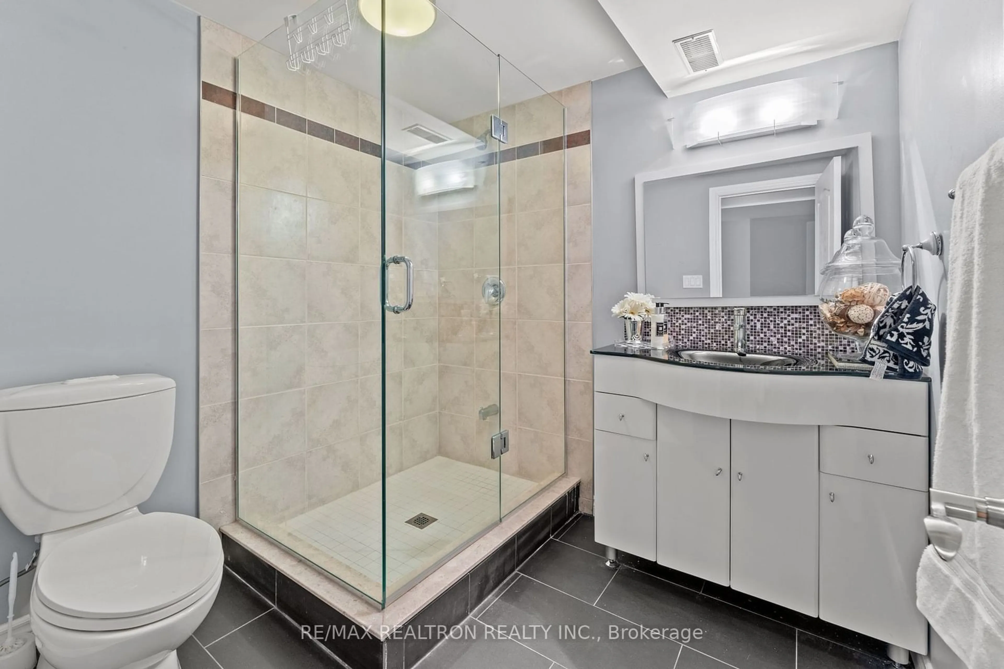 Standard bathroom, ceramic/tile floor for 64 Lady Angela Lane, Vaughan Ontario L6A 4S7