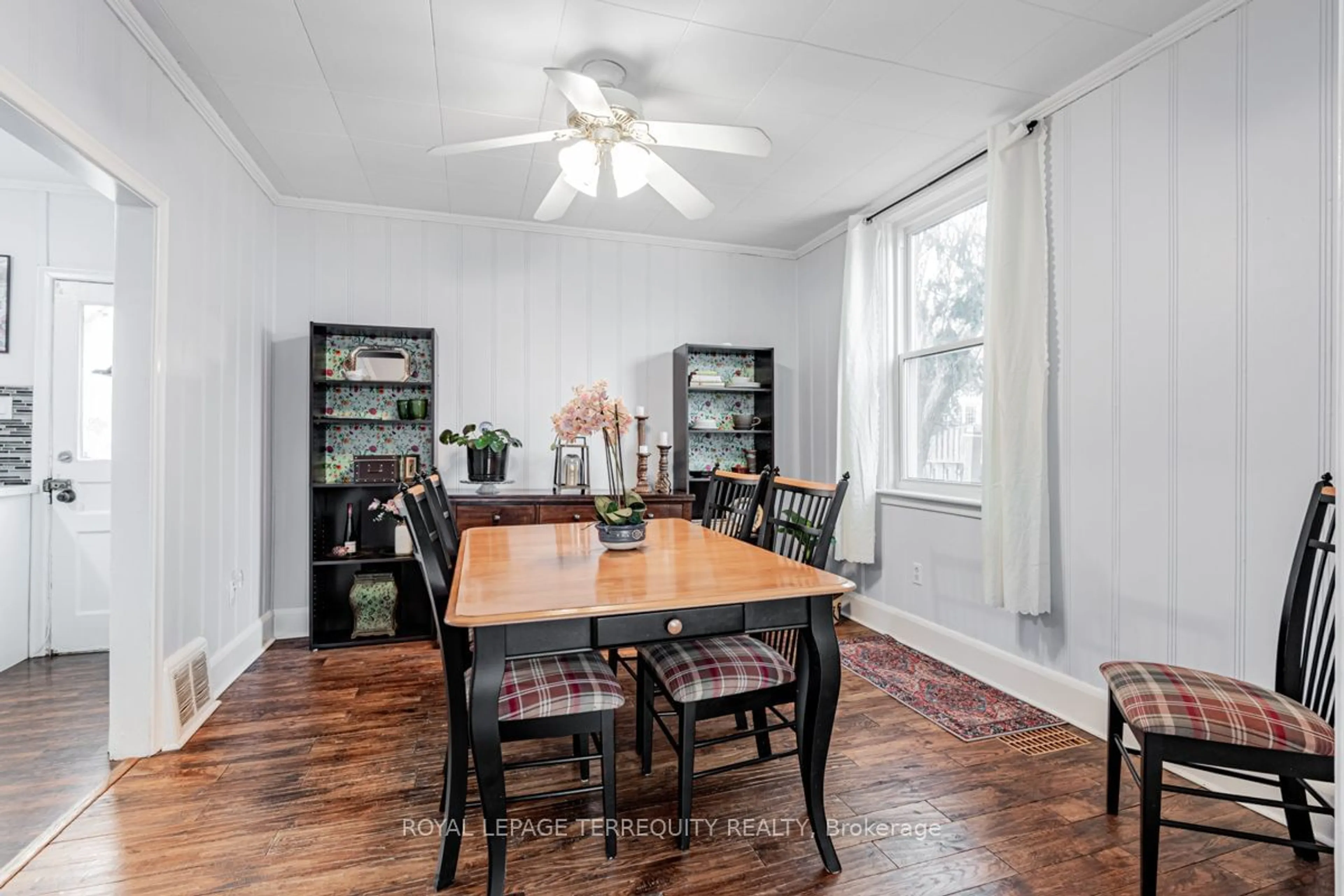 Dining room, wood/laminate floor for 58 Main St, Newmarket Ontario L3Y 3Z7