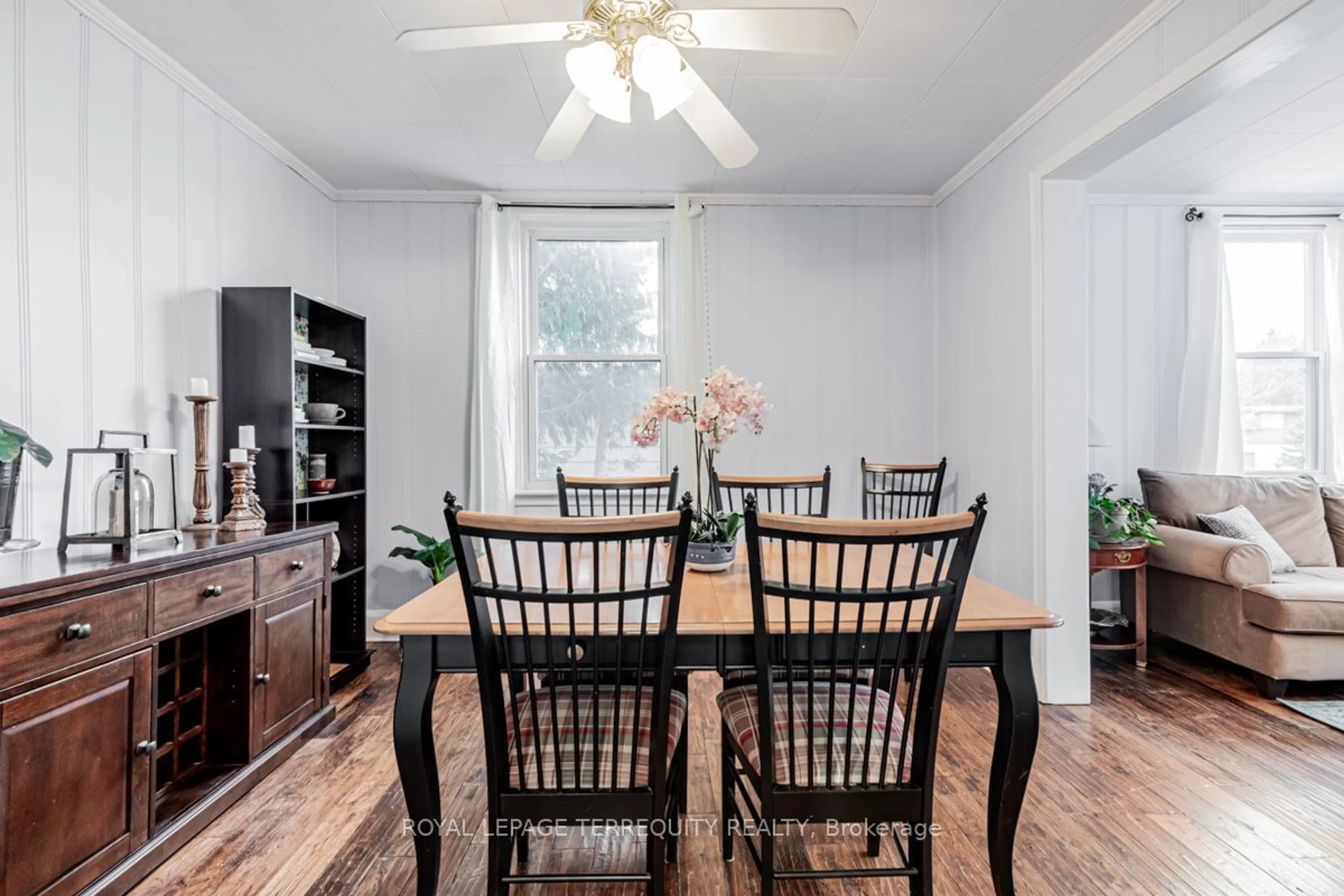 Dining room, wood/laminate floor for 58 Main St, Newmarket Ontario L3Y 3Z7