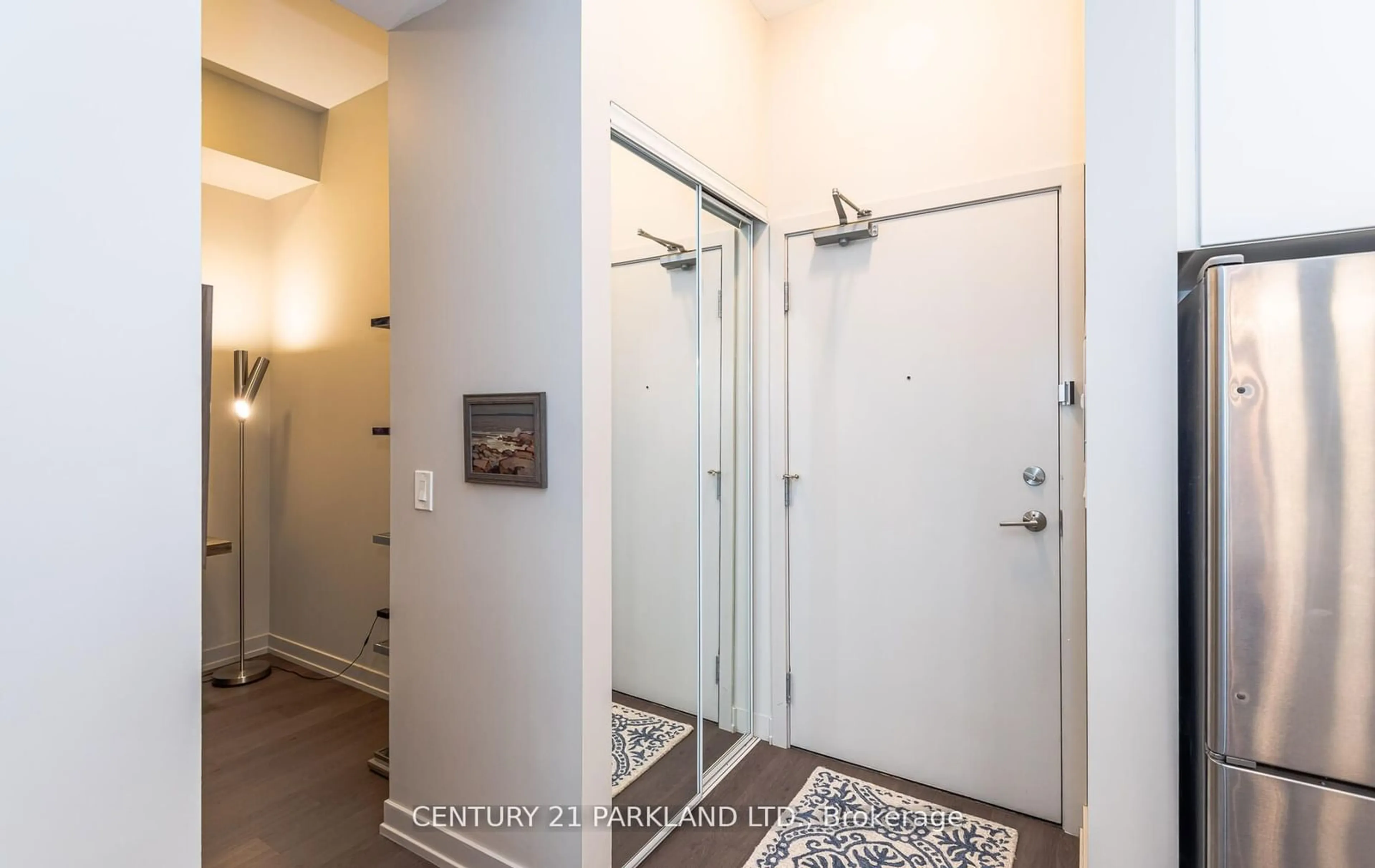 Indoor entryway for 555 William Graham Dr #PH 438, Aurora Ontario L4G 3H9