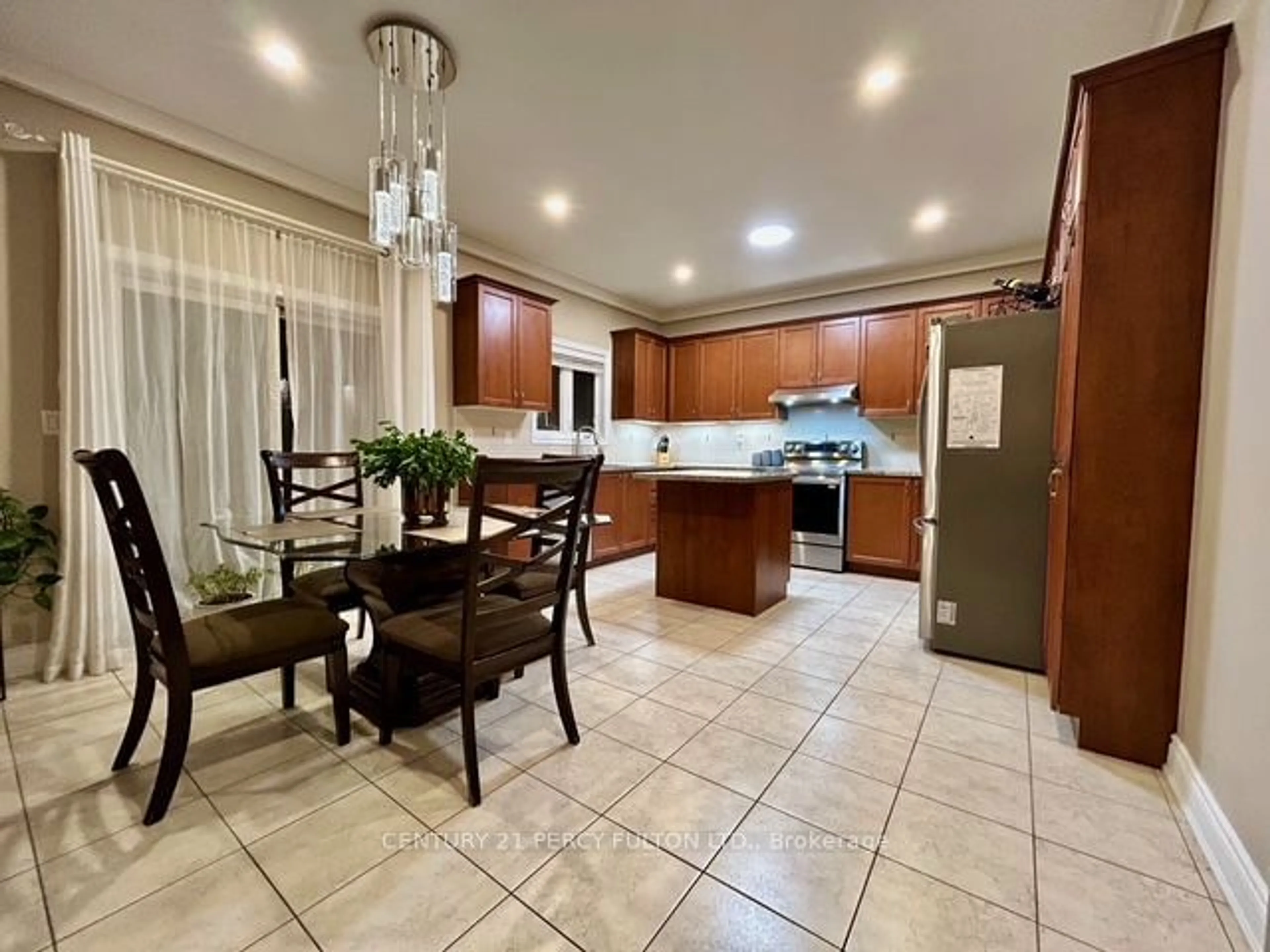 Open concept kitchen, ceramic/tile floor for 117 Highmark Dr, Vaughan Ontario L4H 0J6