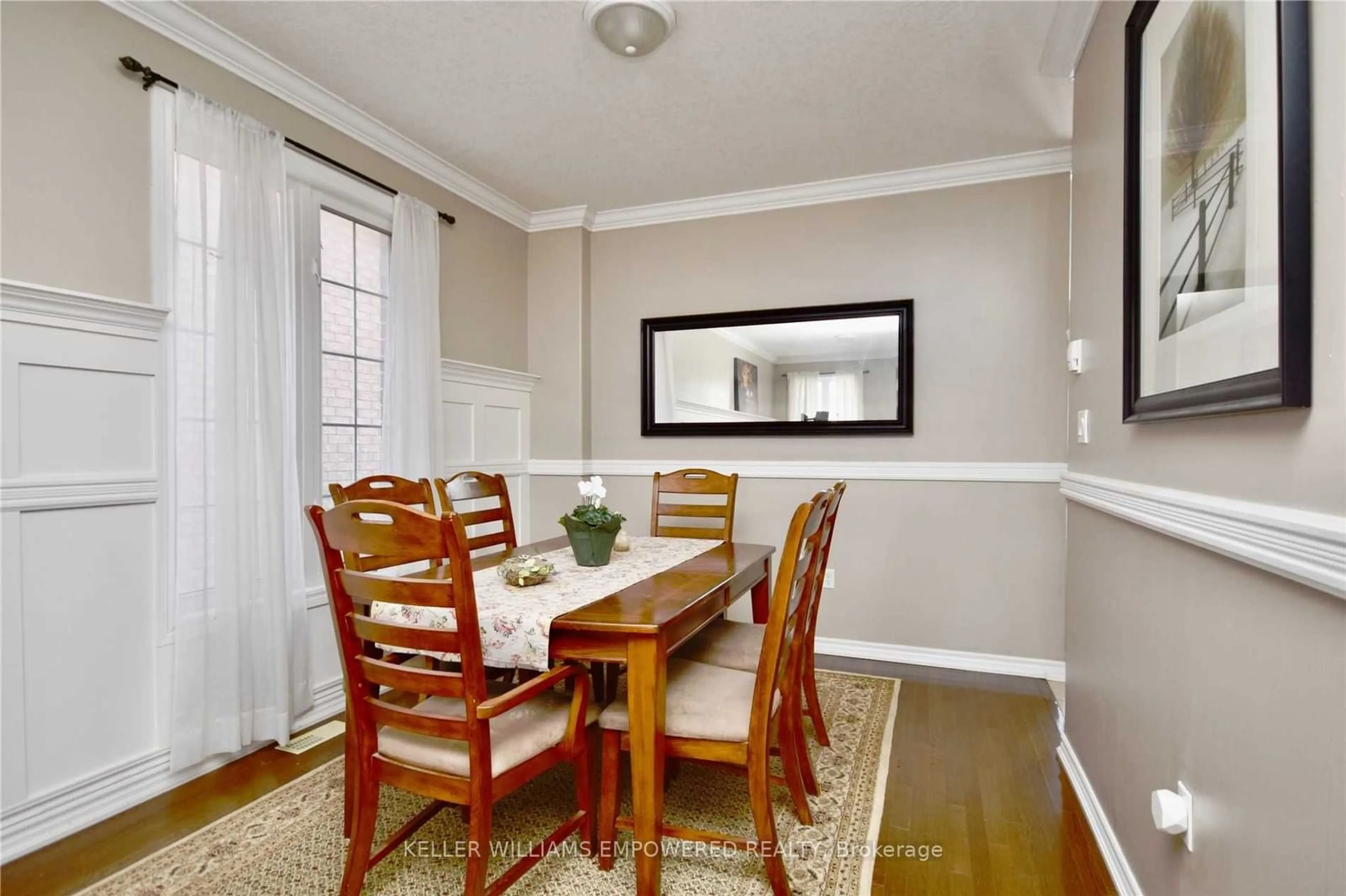 Dining room, wood/laminate floor for 1002 Booth Ave, Innisfil Ontario L9S 0A6