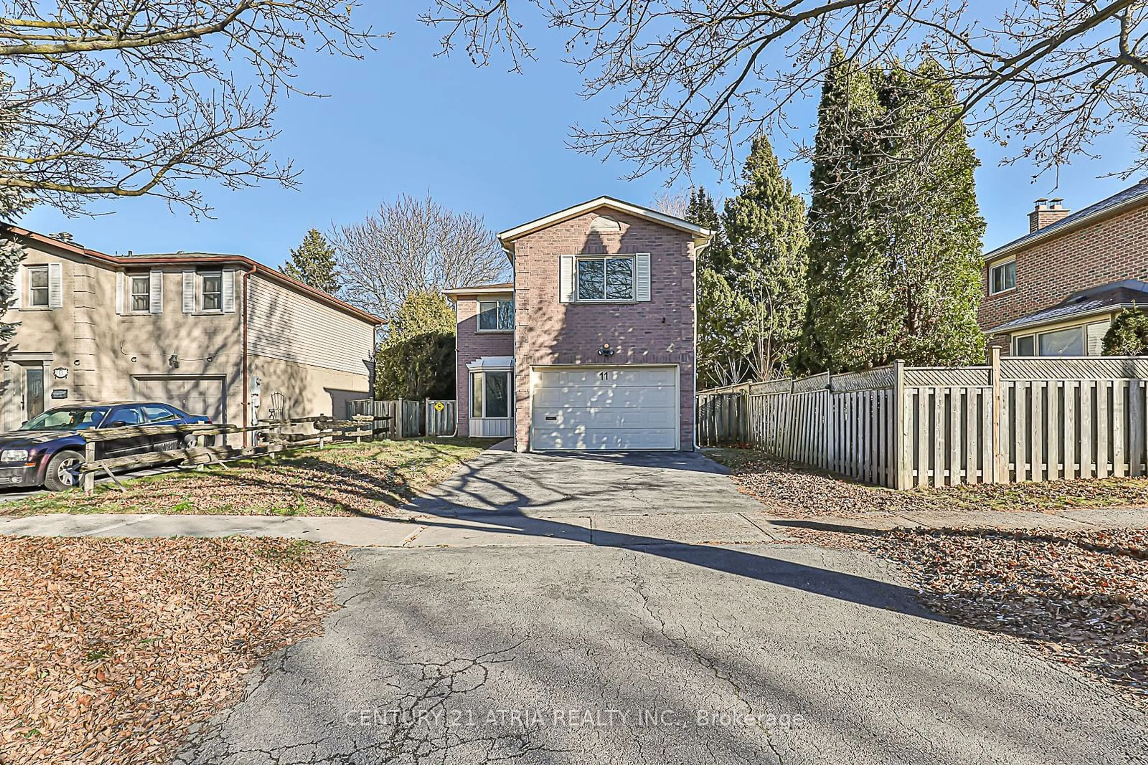 A pic from outside/outdoor area/front of a property/back of a property/a pic from drone, street for 11 Hunter's Point Dr, Richmond Hill Ontario L4C 6M4