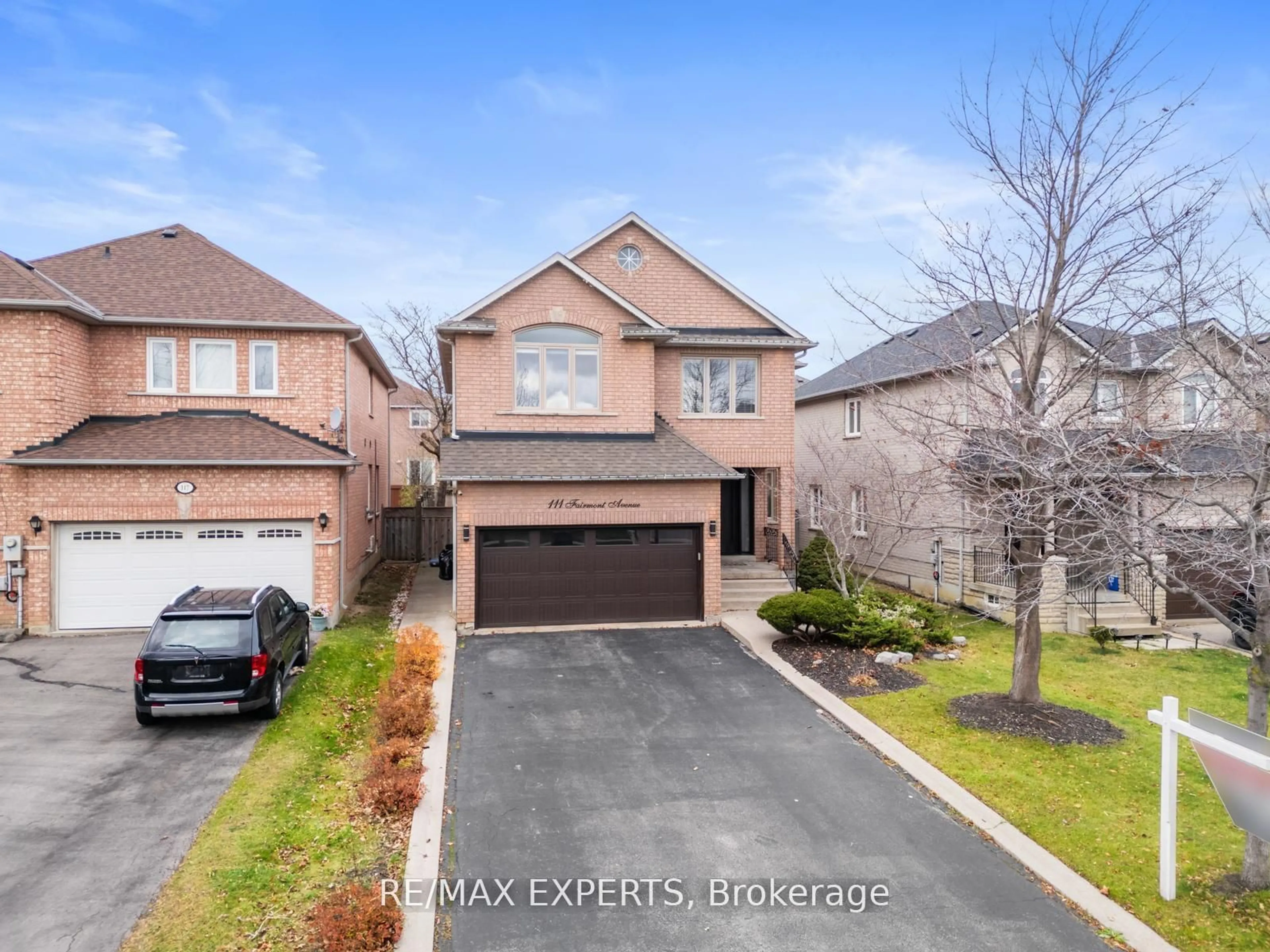 A pic from outside/outdoor area/front of a property/back of a property/a pic from drone, street for 111 Fairmont Ave, Vaughan Ontario L6A 2P4