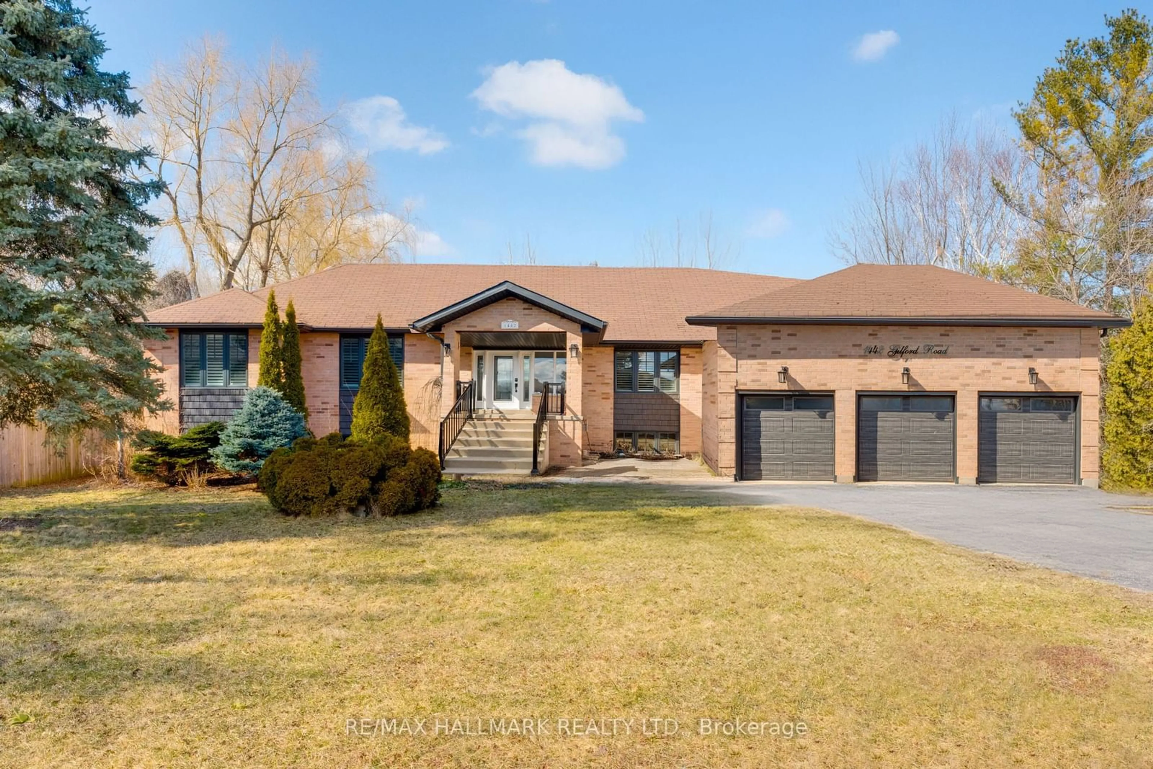 Home with brick exterior material, street for 1442 Gilford Rd, Innisfil Ontario L0L 1R0