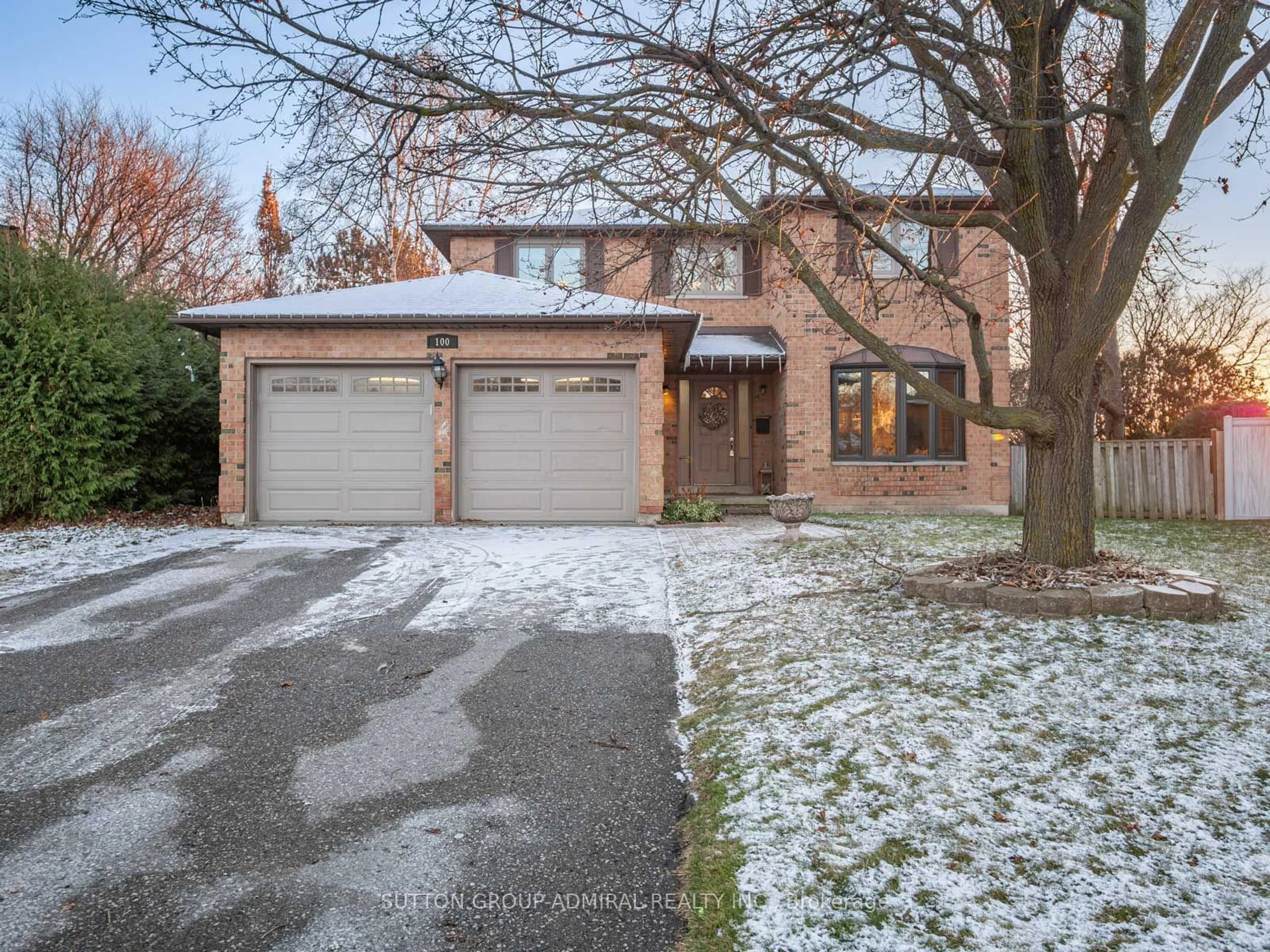 Home with brick exterior material, street for 100 Lambeth Crt, Newmarket Ontario L3Y 6S1