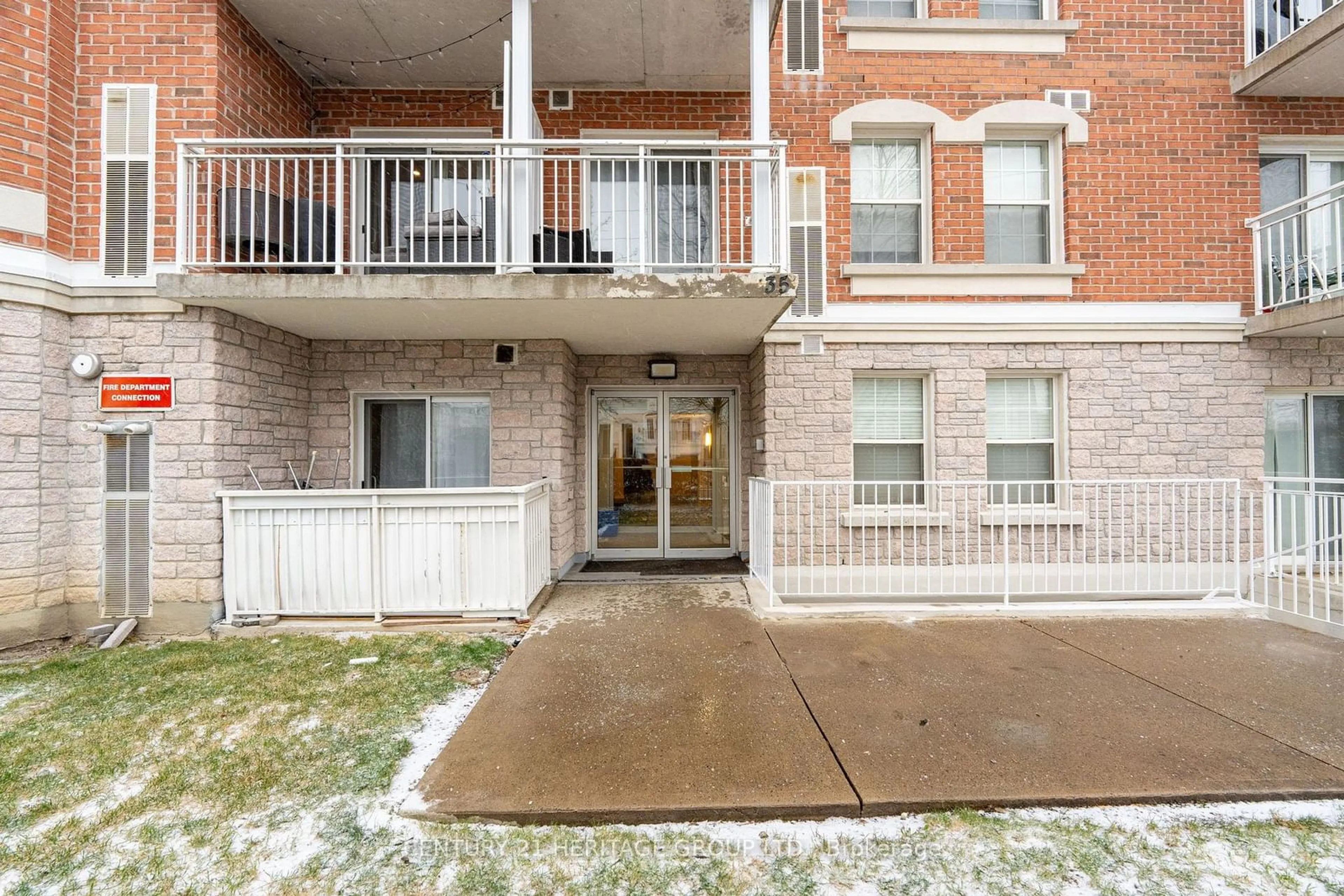 Patio, unknown for 35 Hunt Ave #401, Richmond Hill Ontario L4C 4H1