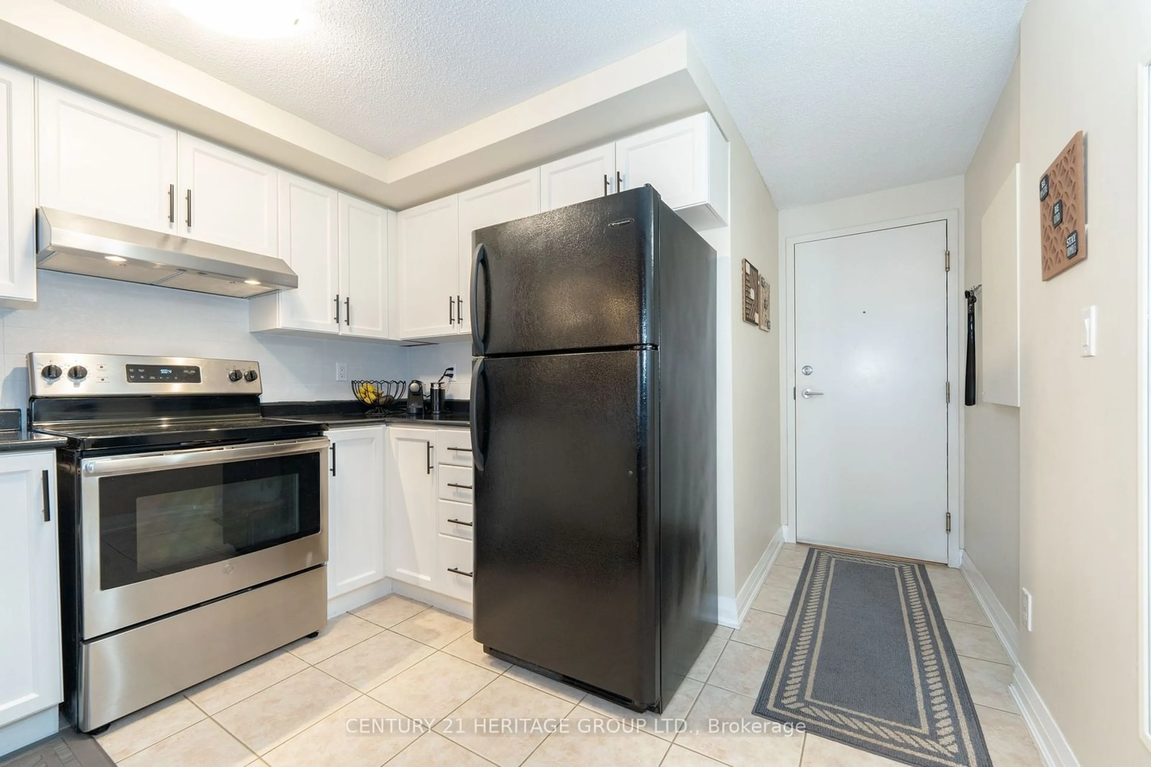 Standard kitchen, unknown for 35 Hunt Ave #401, Richmond Hill Ontario L4C 4H1