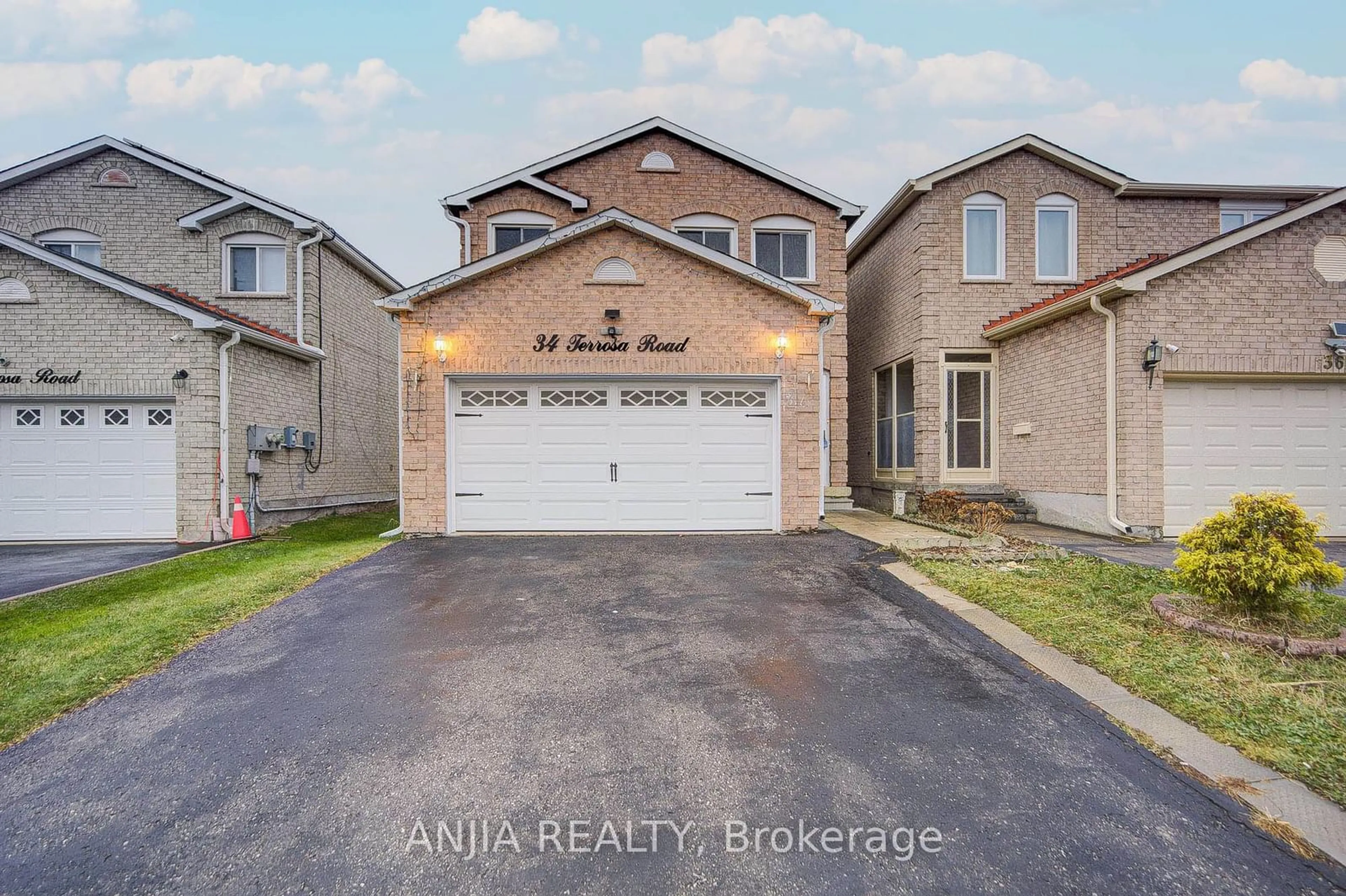 A pic from outside/outdoor area/front of a property/back of a property/a pic from drone, street for 34 Terrosa Rd, Markham Ontario L3S 2M7