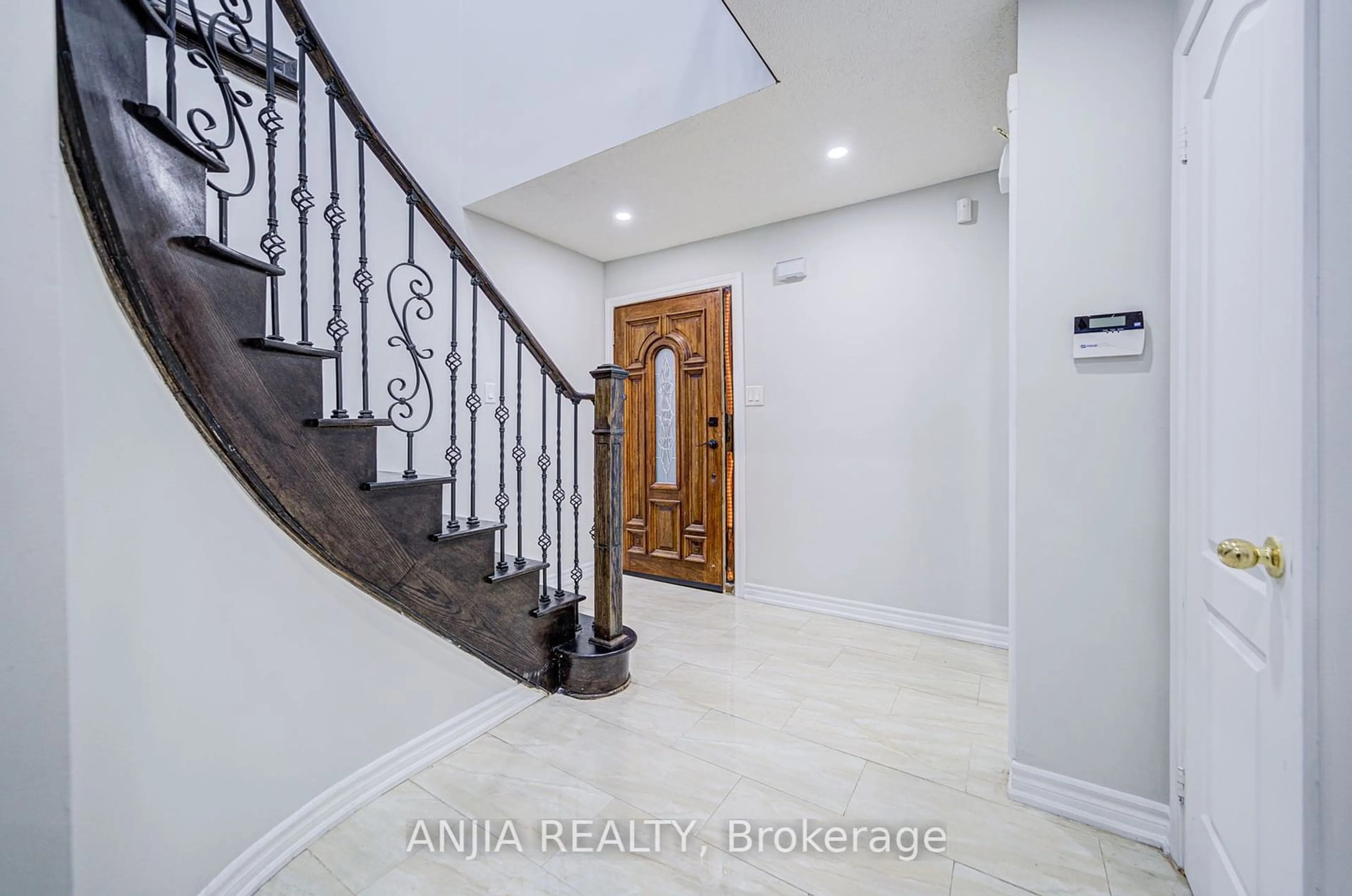 Indoor entryway for 34 Terrosa Rd, Markham Ontario L3S 2M7