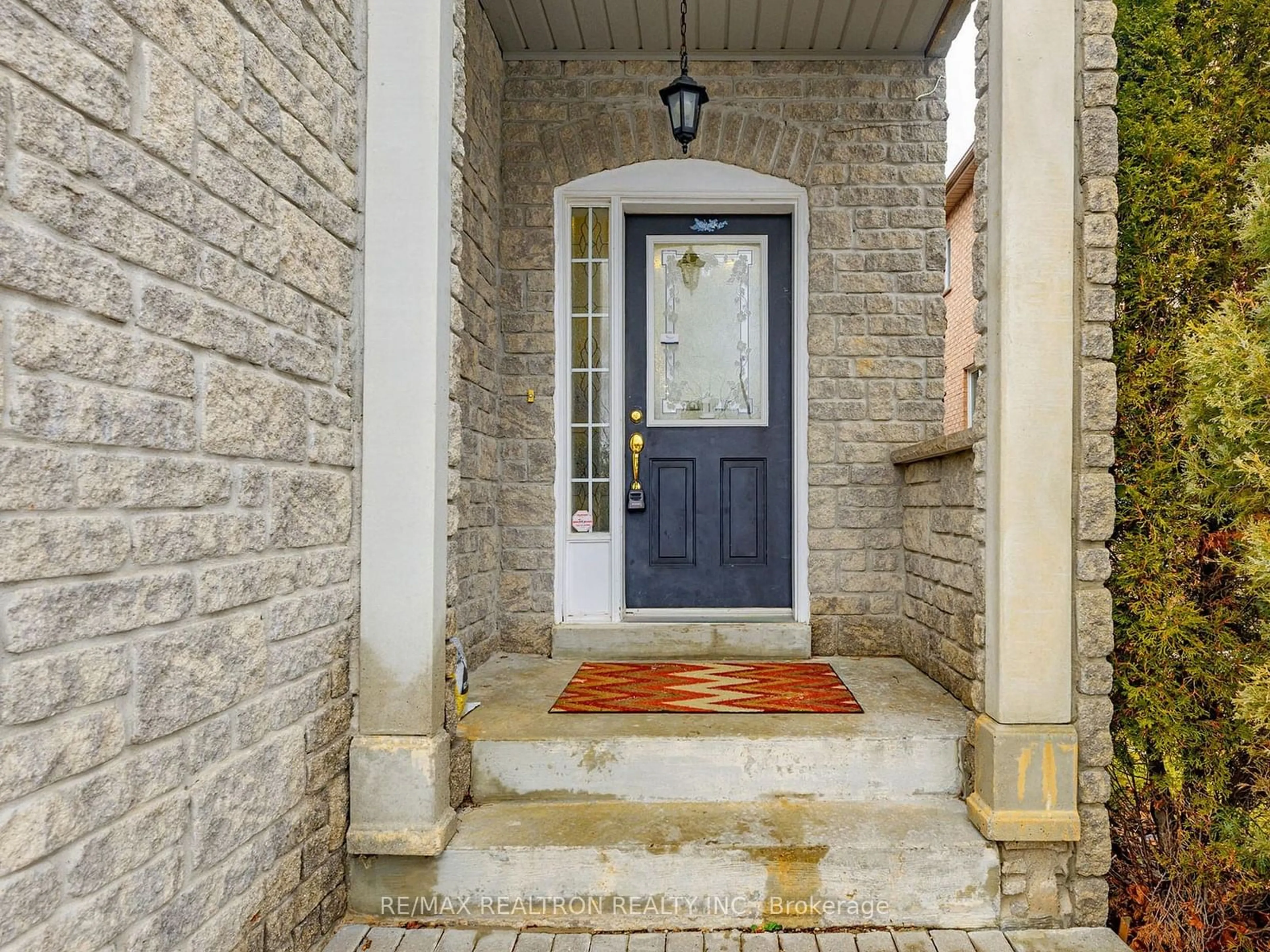 Indoor entryway for 224 Yorkland St, Richmond Hill Ontario L4S 1A2