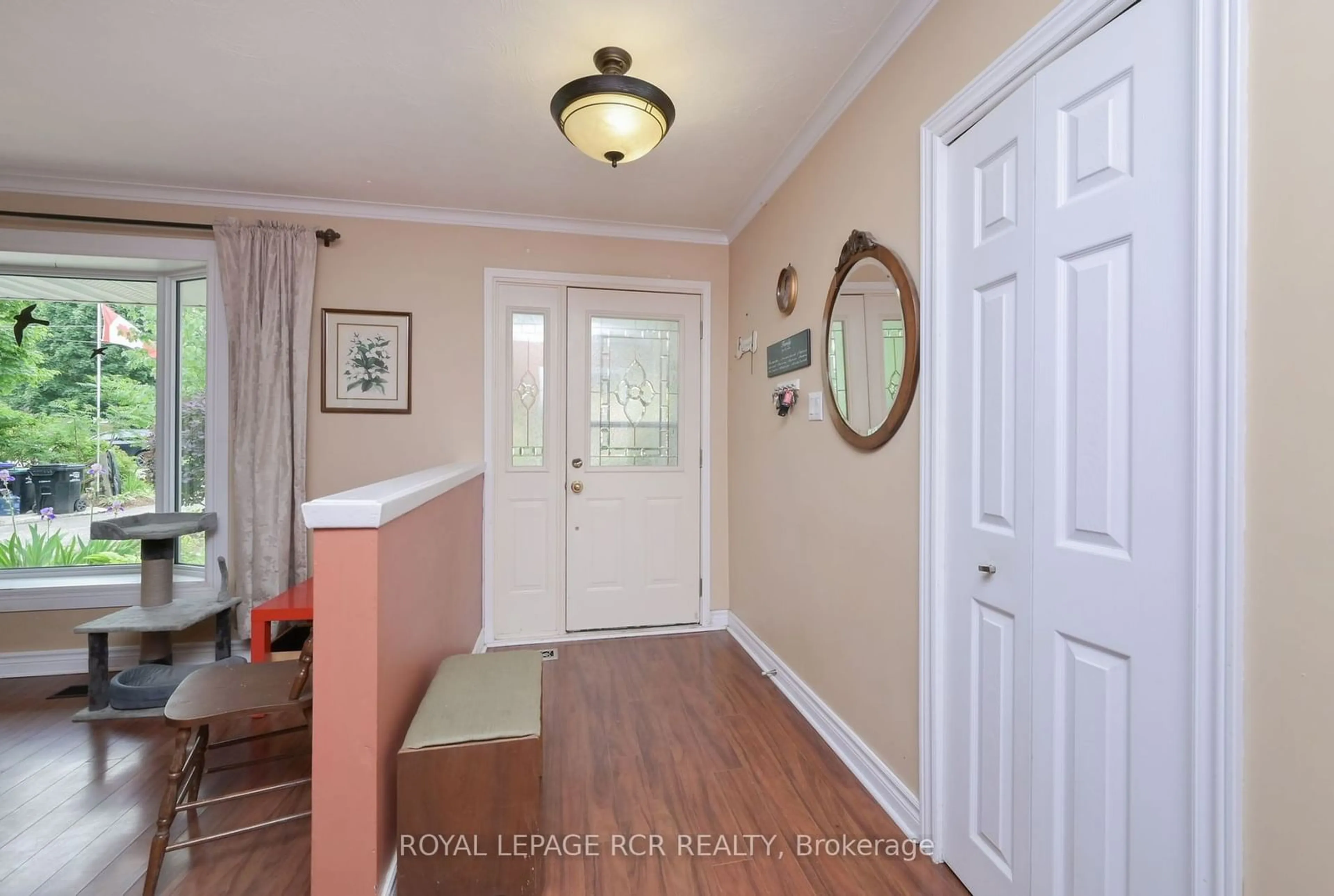 Indoor entryway for 108 Boyne Cres, New Tecumseth Ontario L9R 1K3