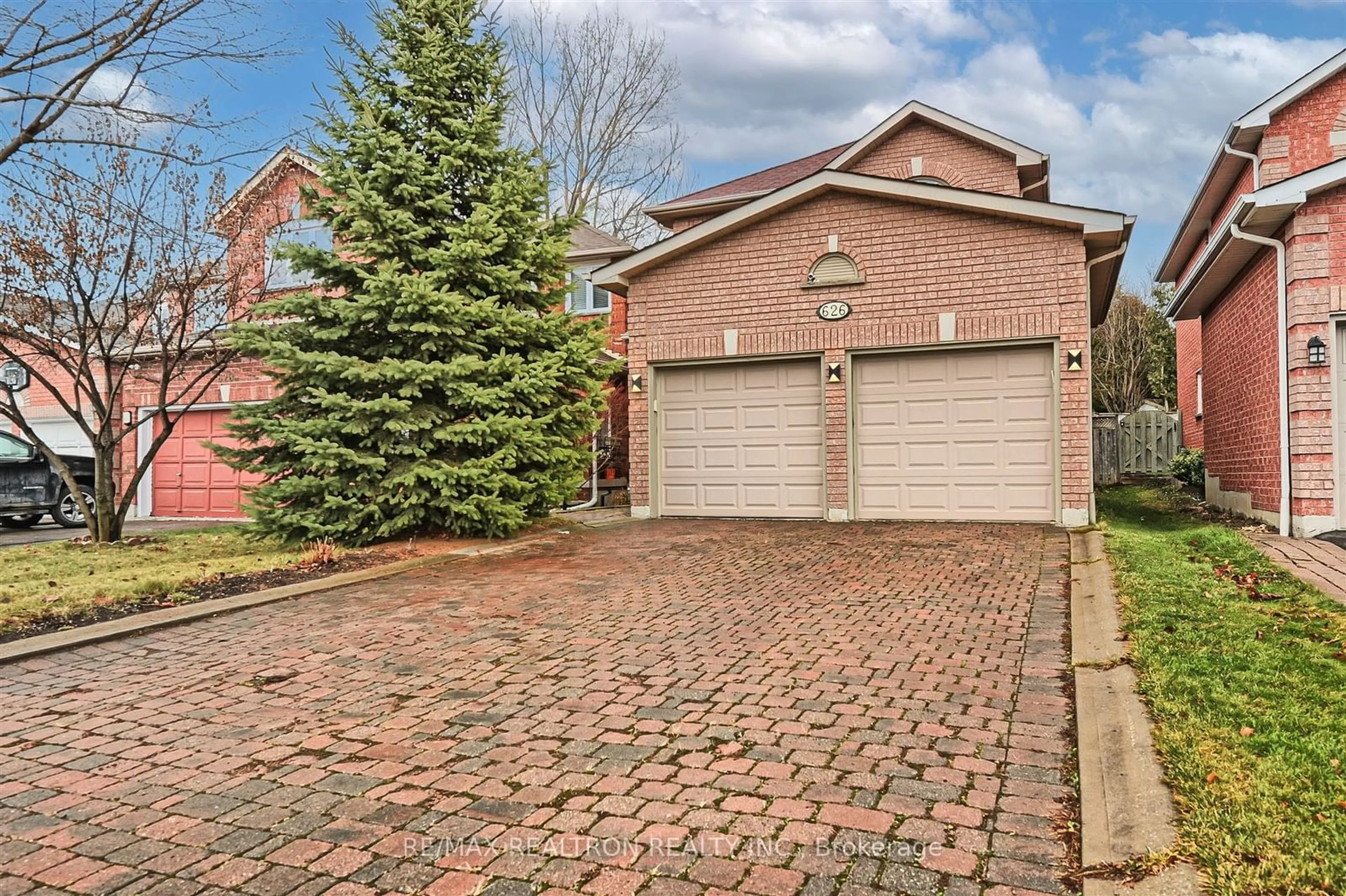 Home with brick exterior material, street for 626 College Manor Dr, Newmarket Ontario L3Y 8M7