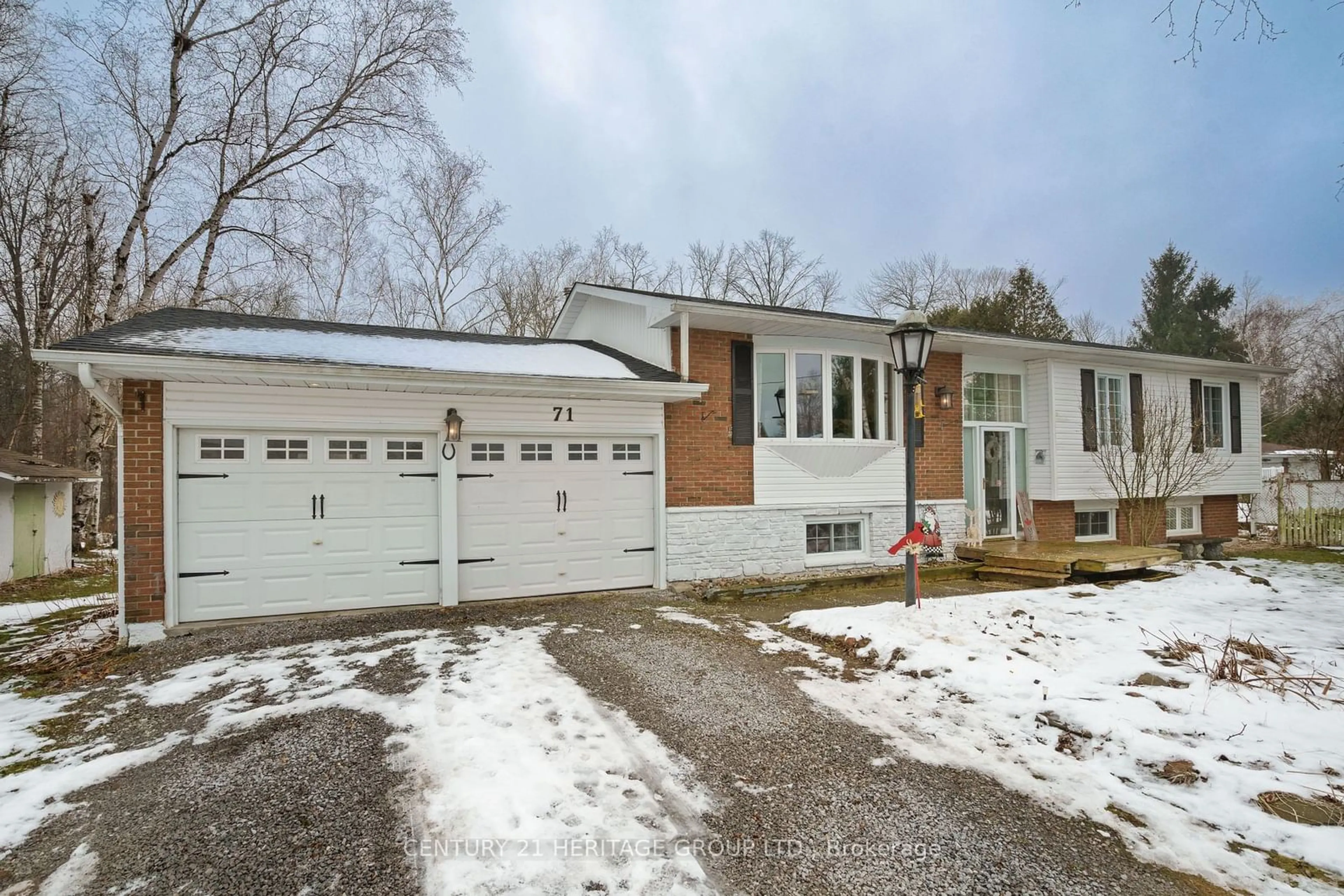 Home with brick exterior material, street for 71 Elizabeth St, Georgina Ontario L0E 1R0