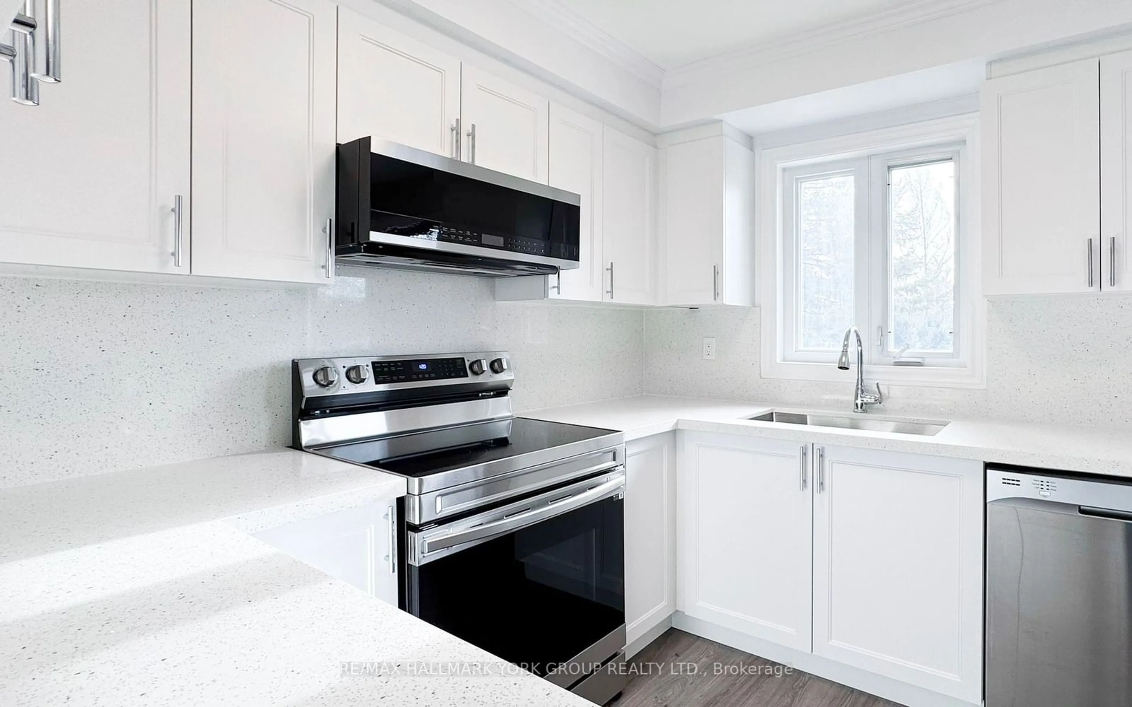 Standard kitchen, unknown for 7 Beckett Ave, East Gwillimbury Ontario L9N 1E6