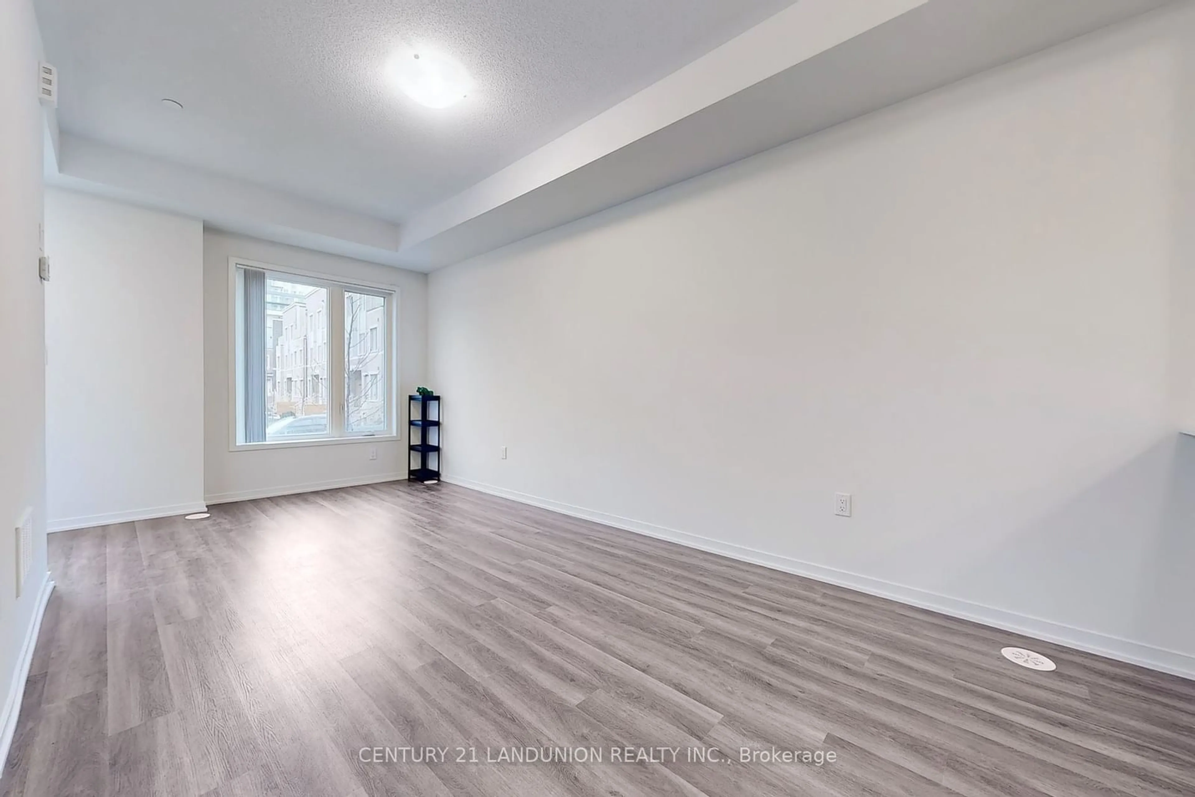 A pic of a room for 150 Honeycrisp Cres #265, Vaughan Ontario L4K 0N7