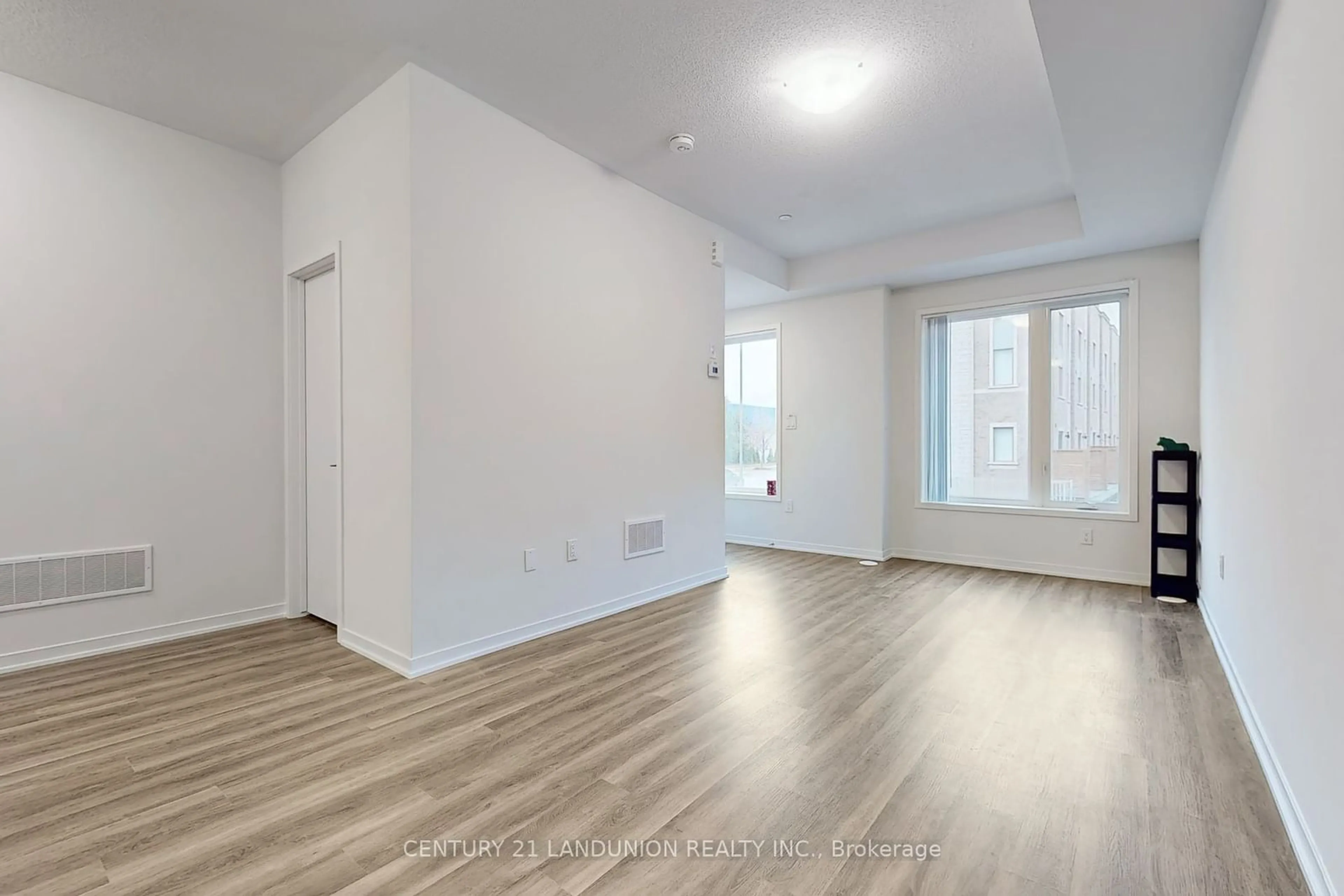 A pic of a room for 150 Honeycrisp Cres #265, Vaughan Ontario L4K 0N7