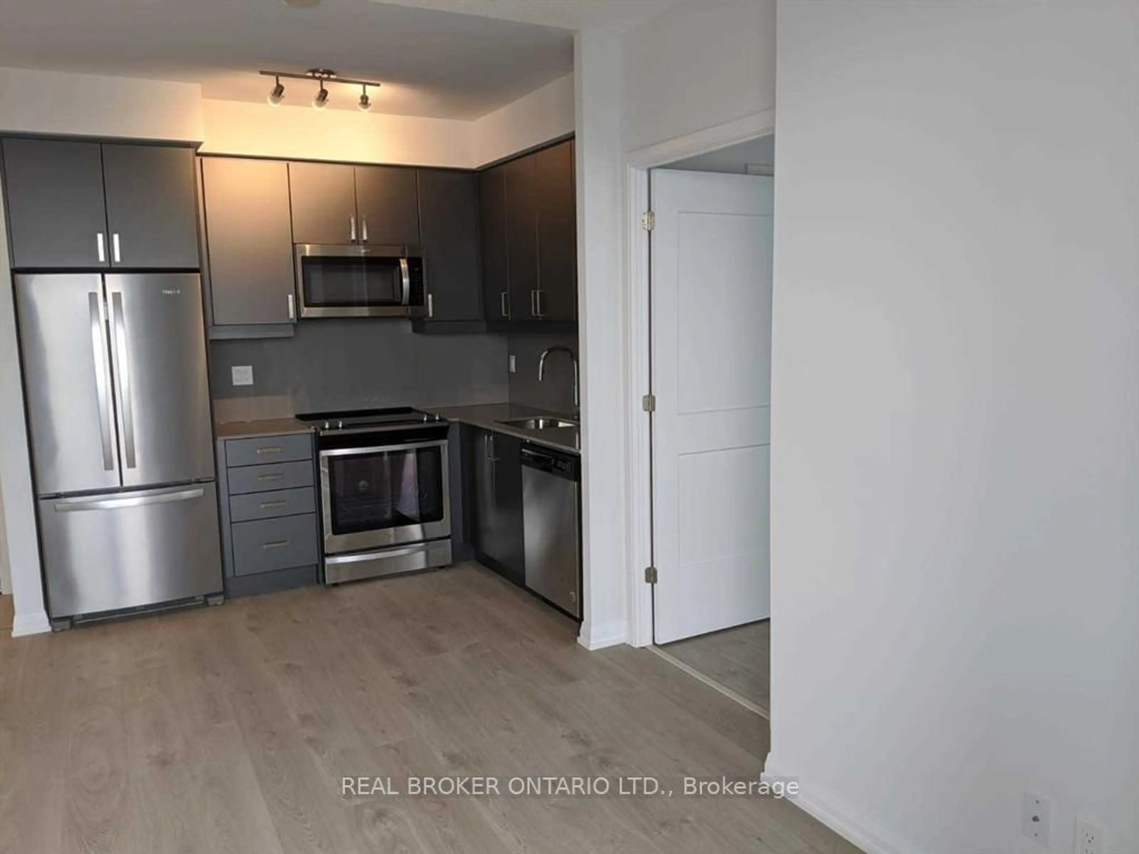 Standard kitchen, unknown for 7895 Jane St #614, Vaughan Ontario L4K 2M7